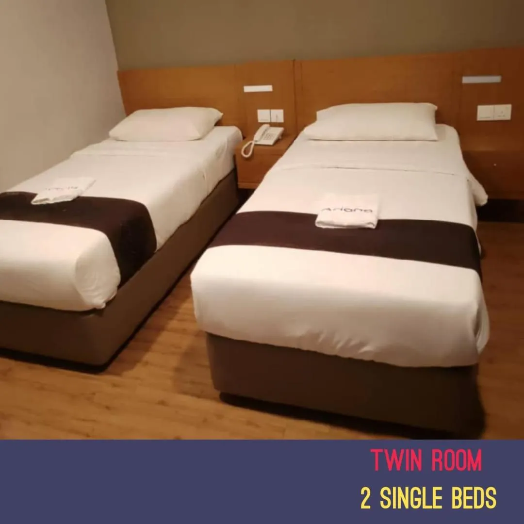 Bed in Hotel Ariana 5 minutes Bukit Indah 15 minutes Legoland 20 minutes Utm