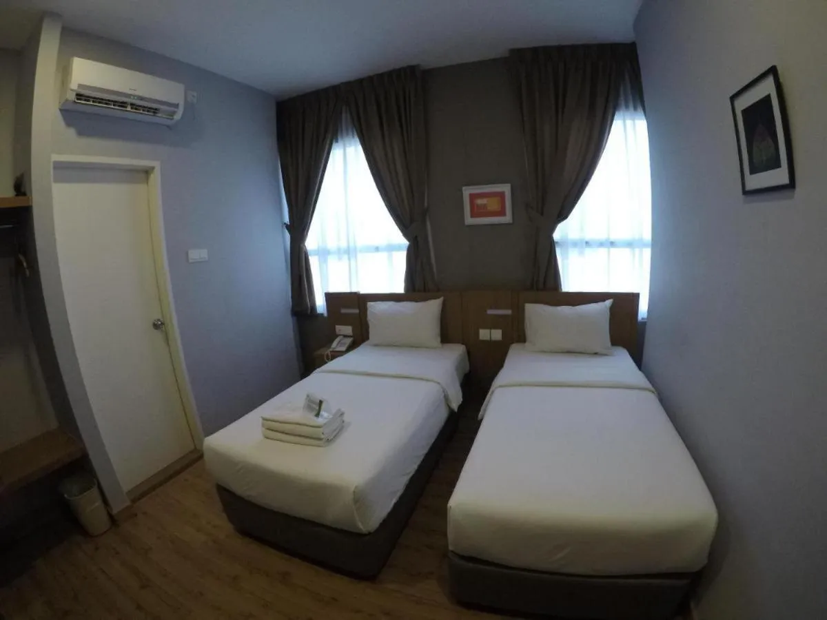 Bed in Hotel Ariana 5 minutes Bukit Indah 15 minutes Legoland 20 minutes Utm
