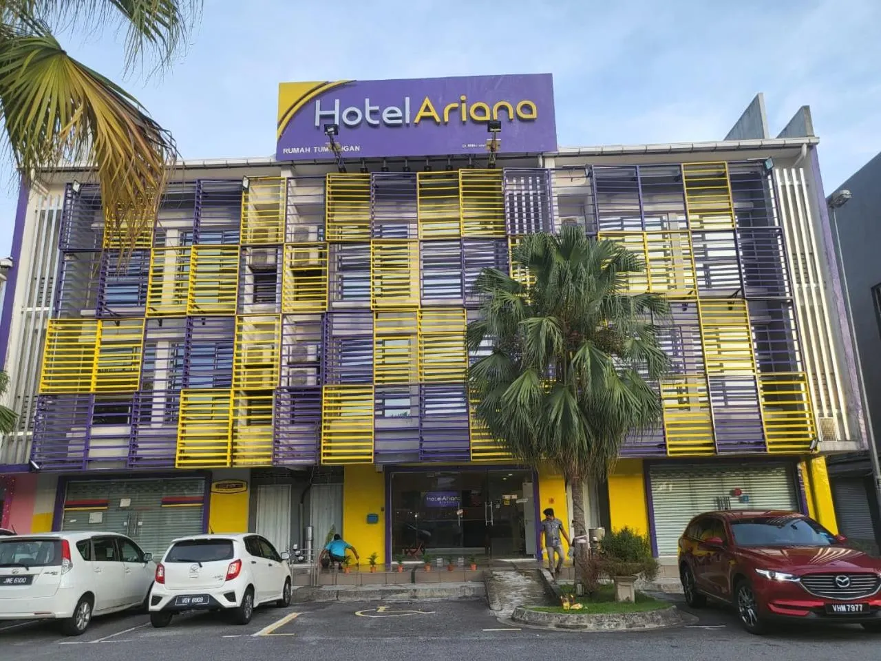Hotel Ariana 5 minutes Bukit Indah 15 minutes Legoland 20 minutes Utm