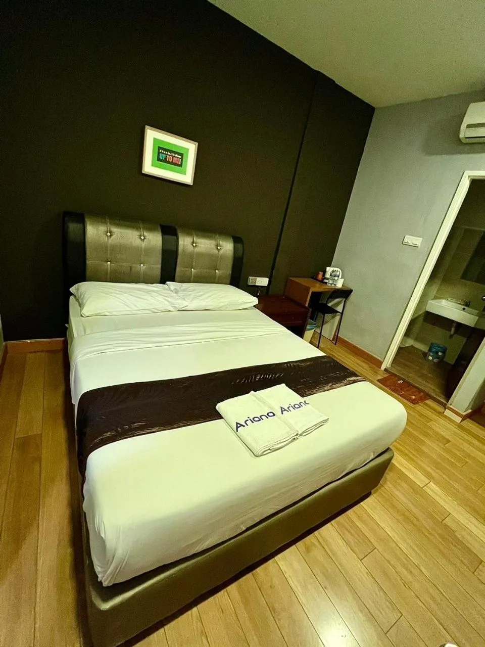 Bed in Hotel Ariana 5 minutes Bukit Indah 15 minutes Legoland 20 minutes Utm