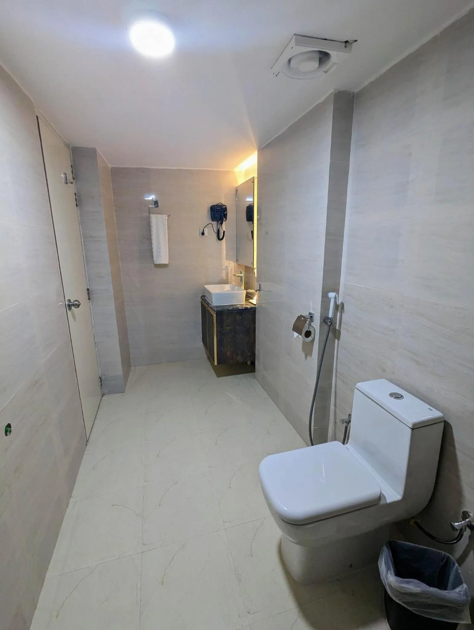 Toilet in Hotel Royal Bengal