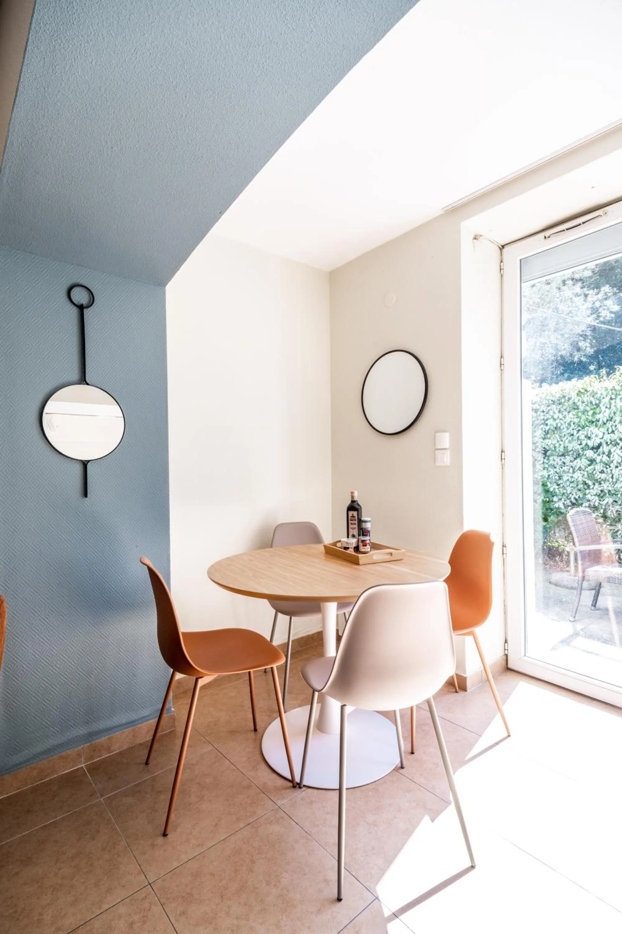 Dining area in Résidence Château d'Acotz - Appartements avec piscine à 300m des Plages & Océan
