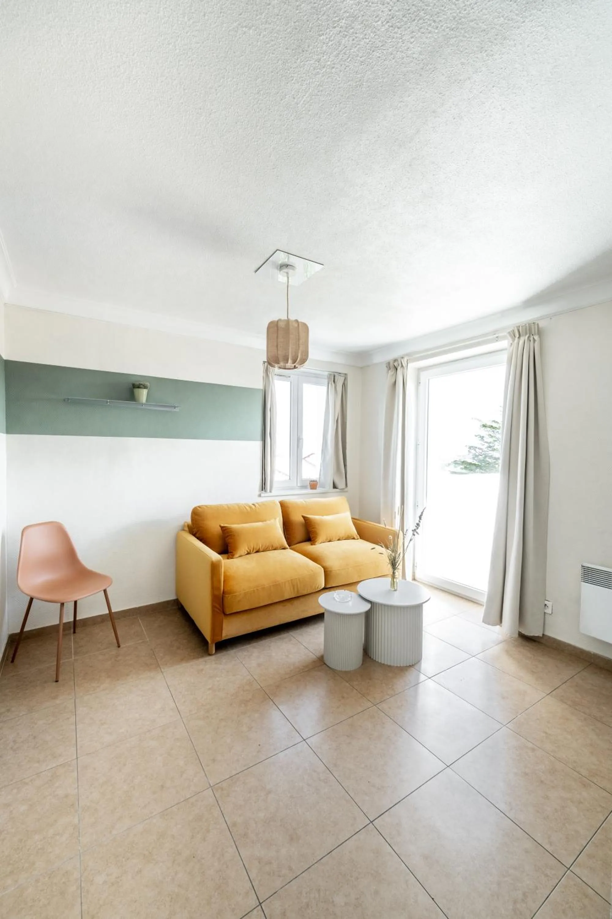 Living room in Résidence Château d'Acotz - Appartements avec piscine à 300m des Plages & Océan