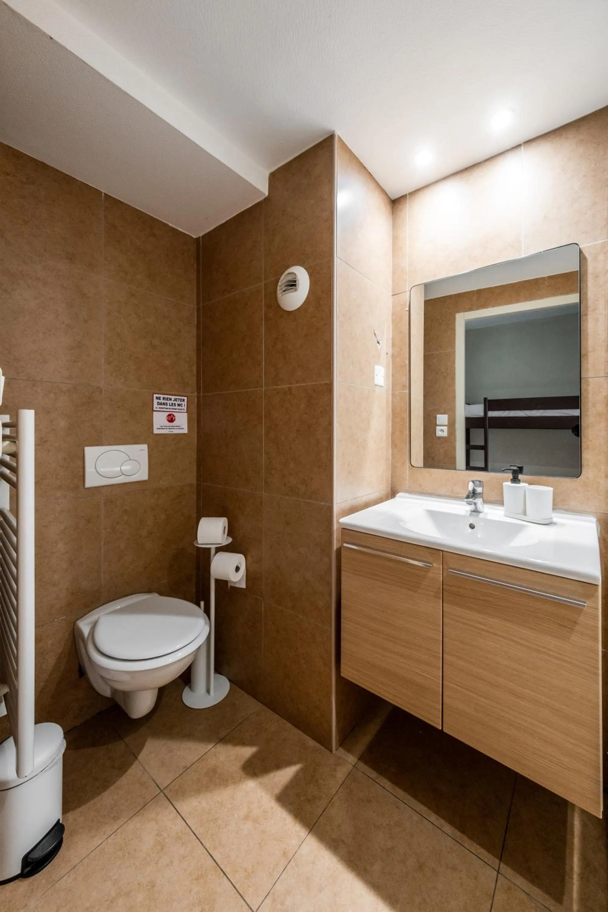 Shower in Résidence Château d'Acotz - Appartements avec piscine à 300m des Plages & Océan