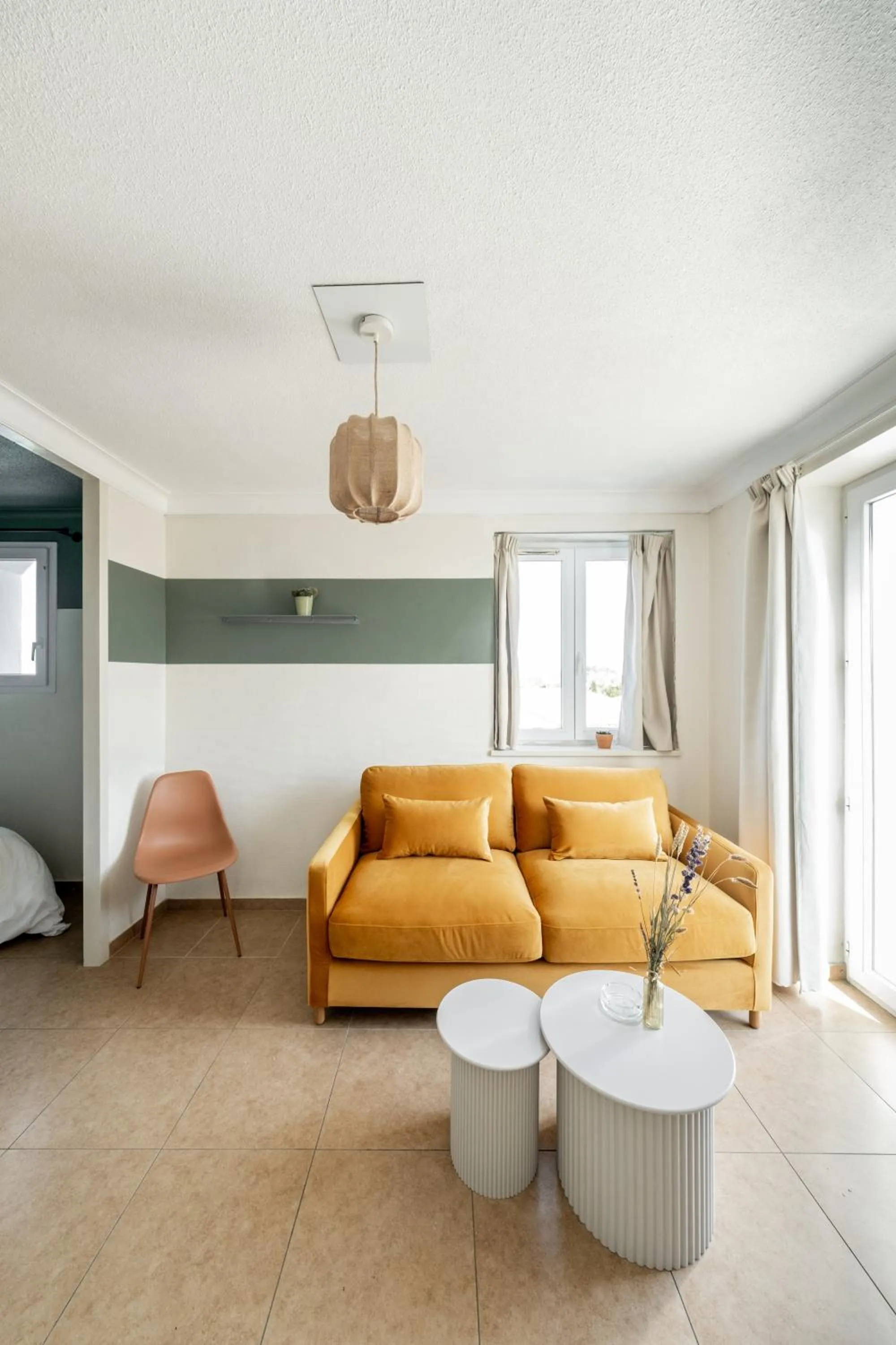 Living room in Résidence Château d'Acotz - Appartements avec piscine à 300m des Plages & Océan