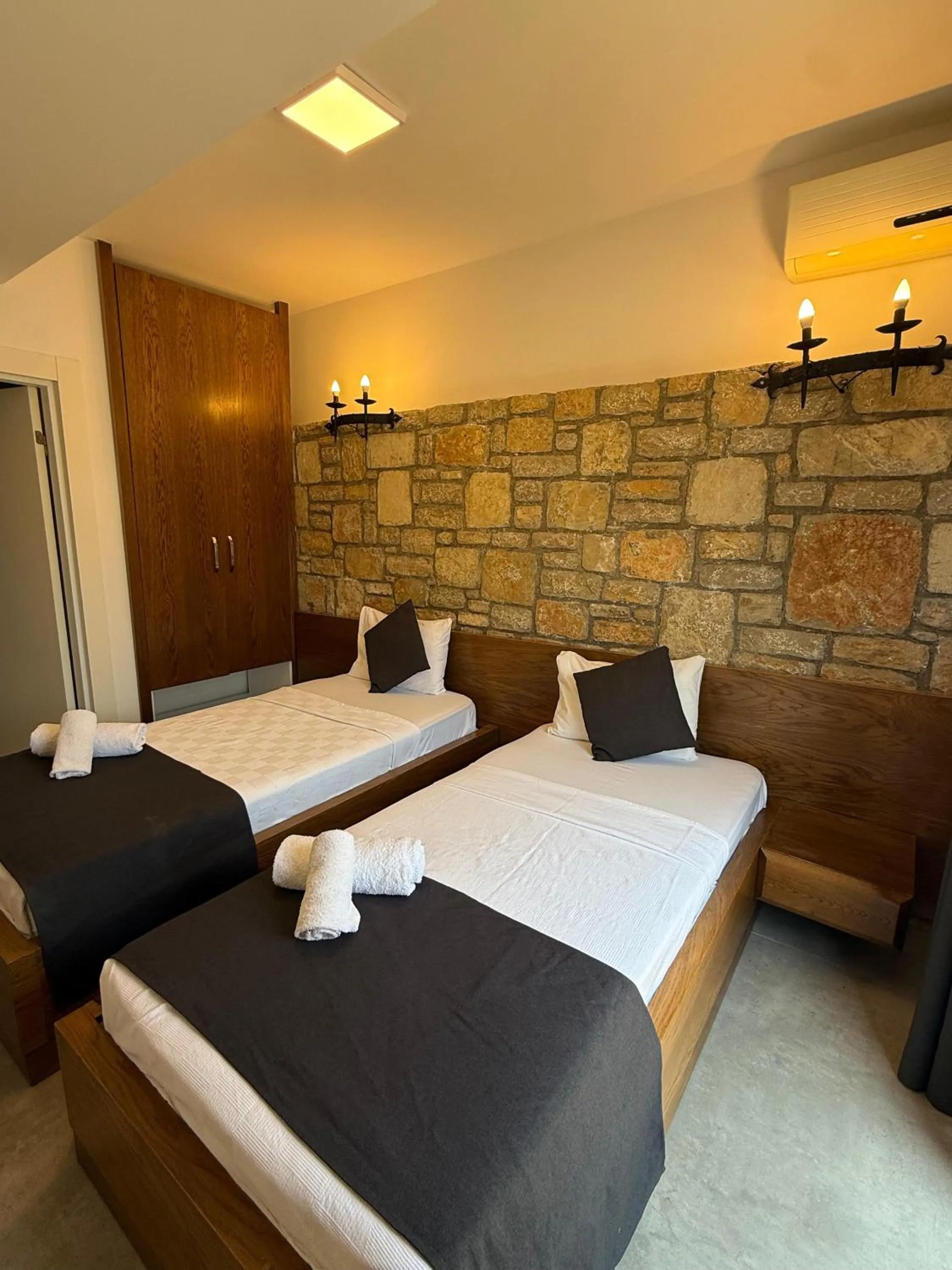 Bed in WB Weekend Otel