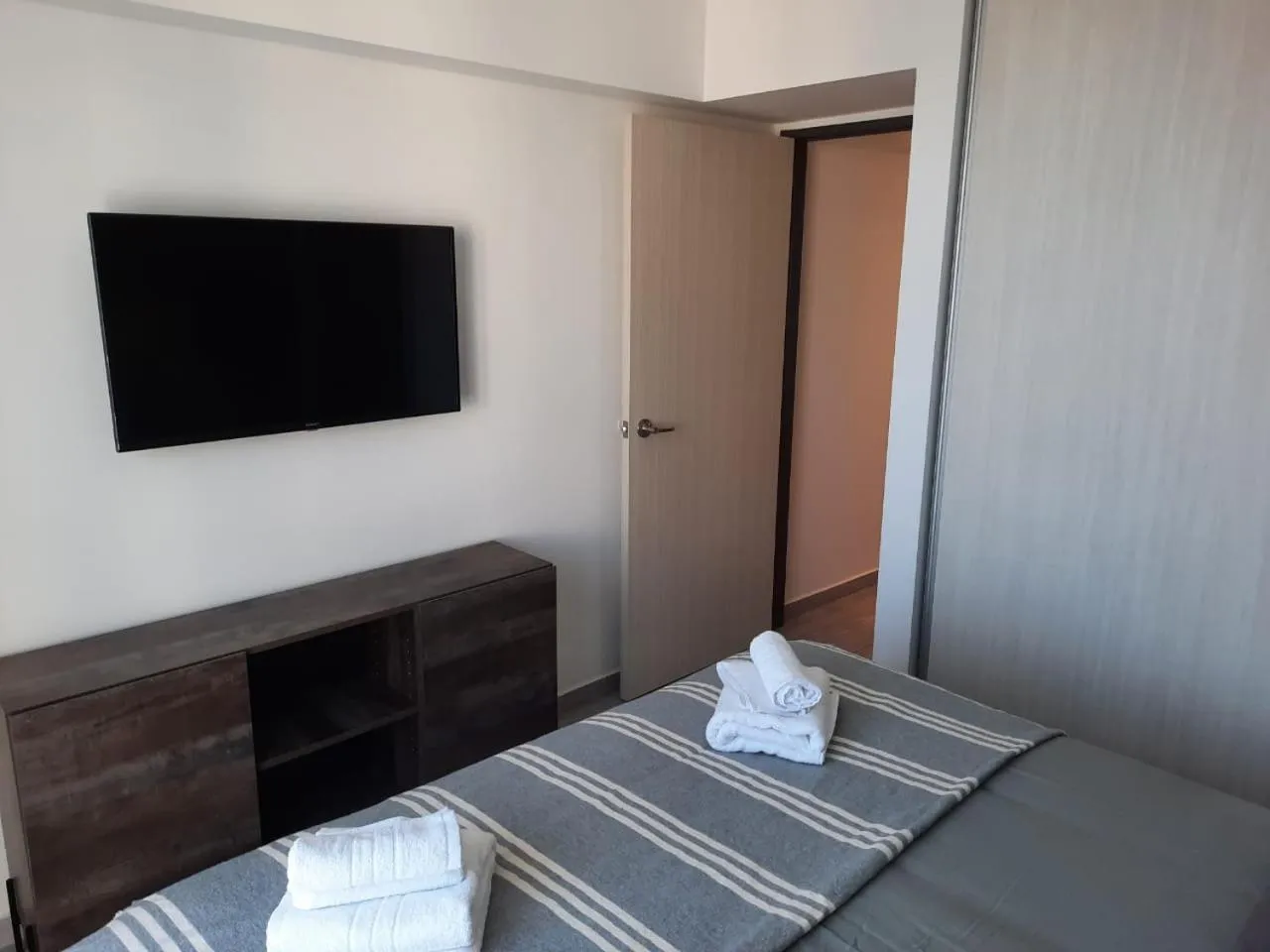 Bedroom, Bed in In House BA - Le coq