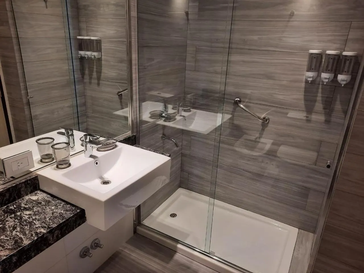 Shower in In House BA - Le coq