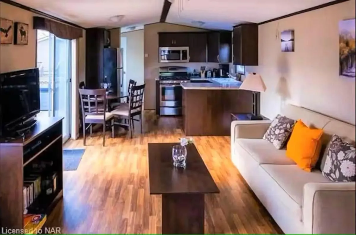 Kitchen or kitchenette in Falcon Cottages