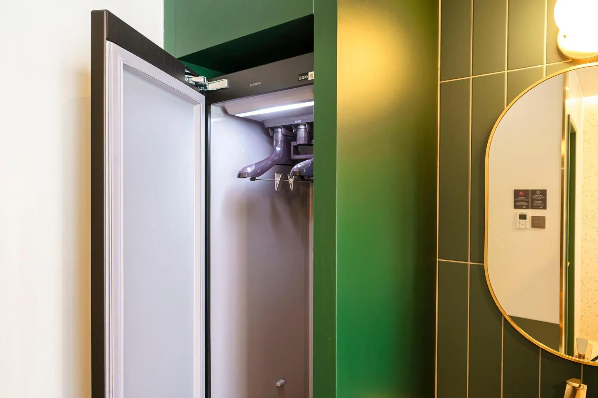 wardrobe in H-Avenue Hotel Geomdan New Town