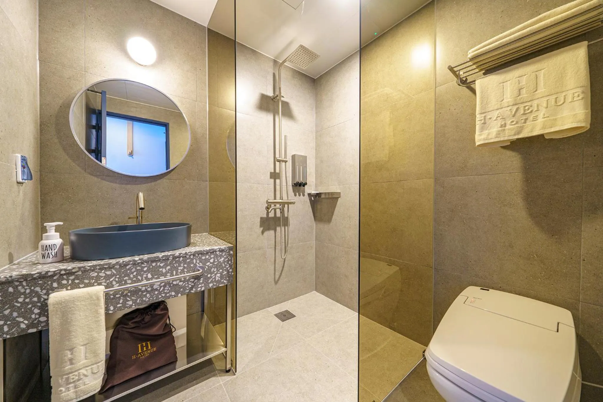 Shower in H-Avenue Hotel Geomdan New Town