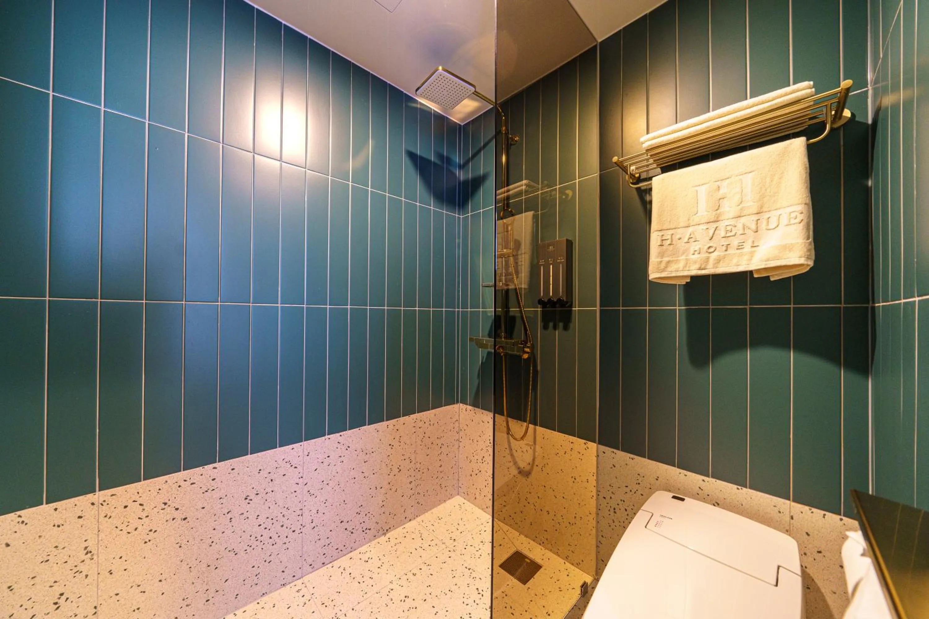 Bathroom in H-Avenue Hotel Geomdan New Town