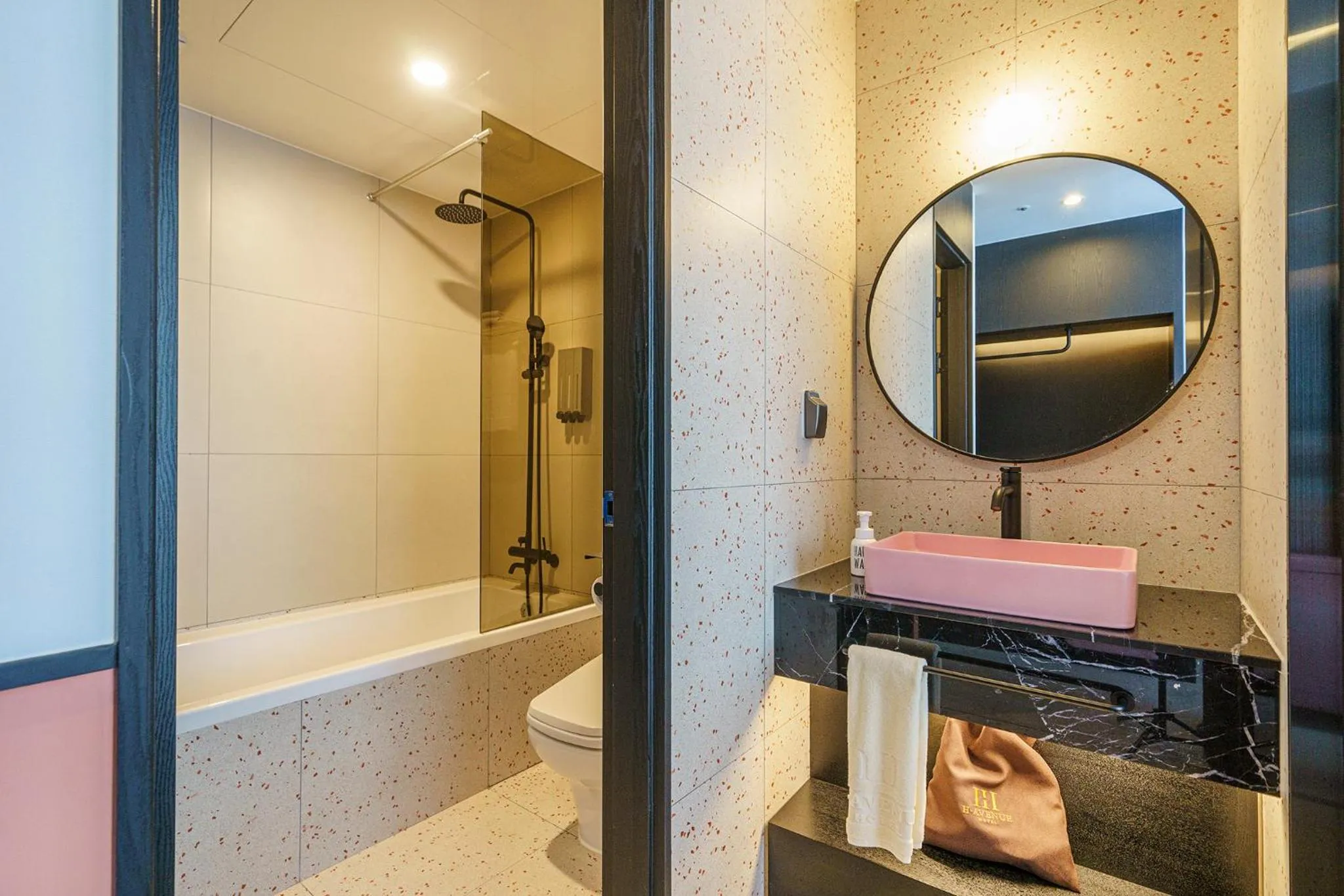 Shower in H-Avenue Hotel Geomdan New Town