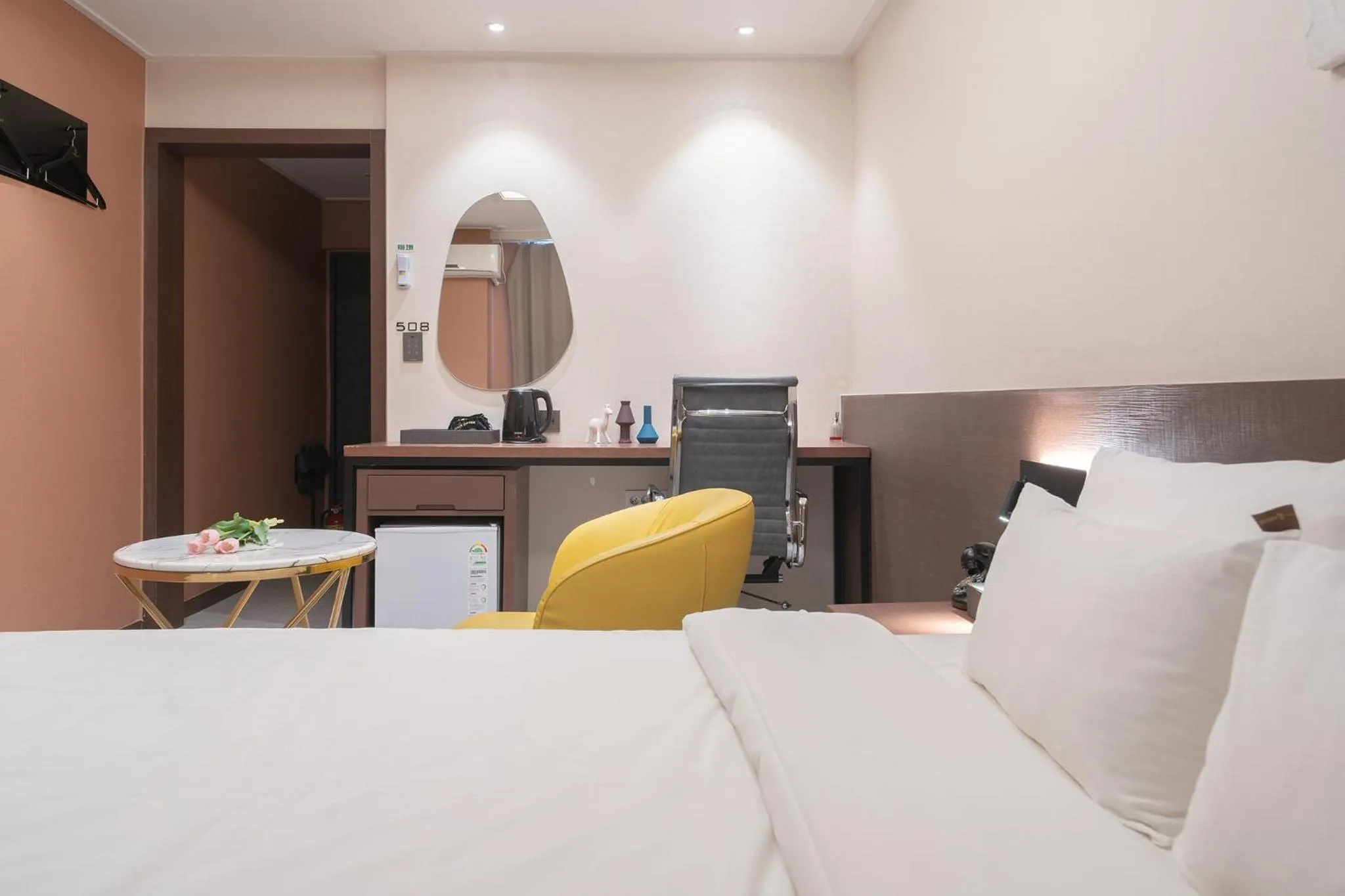 Photo of the whole room in H-Avenue Hotel Geomdan New Town