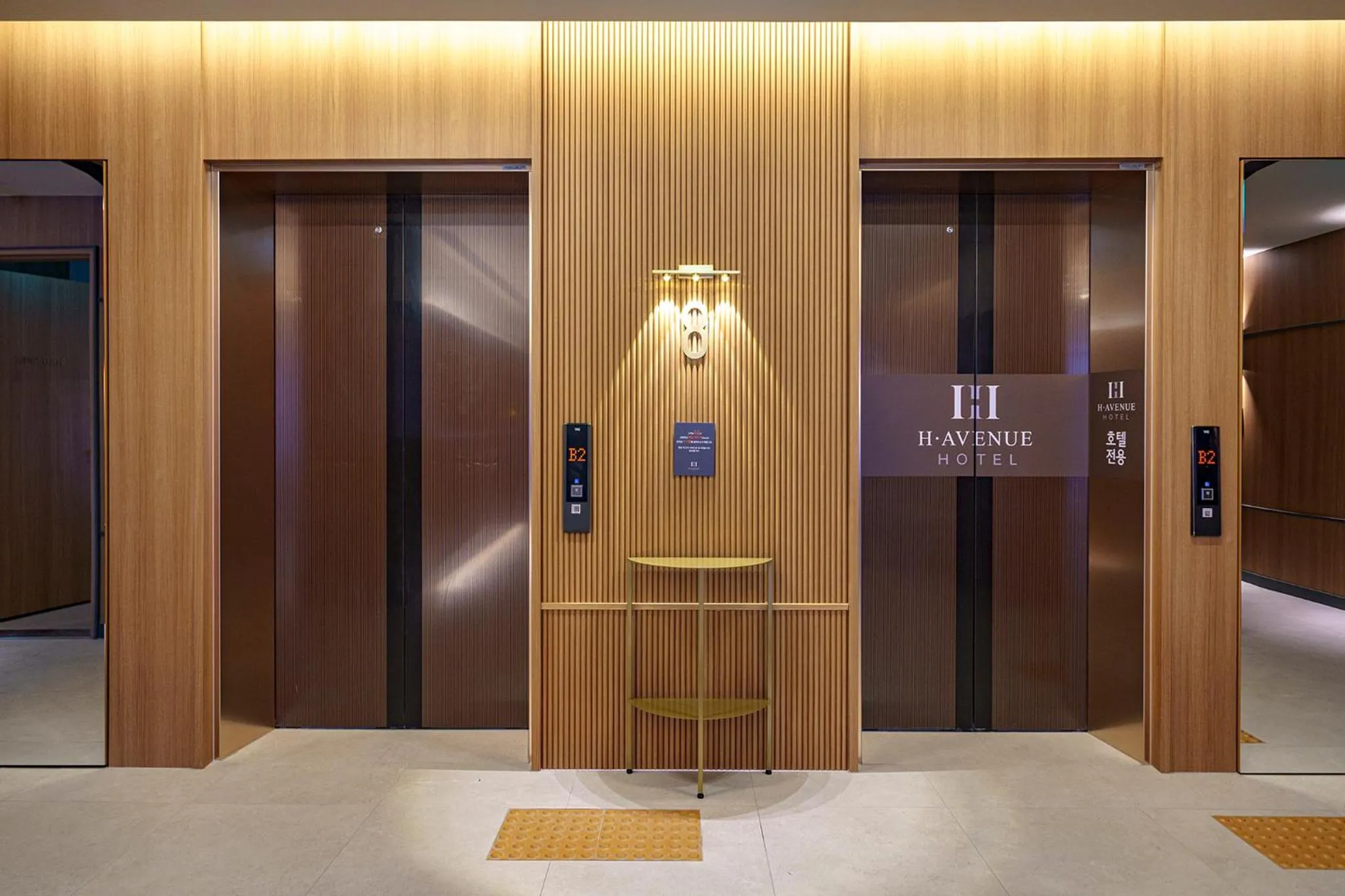 elevator in H-Avenue Hotel Geomdan New Town