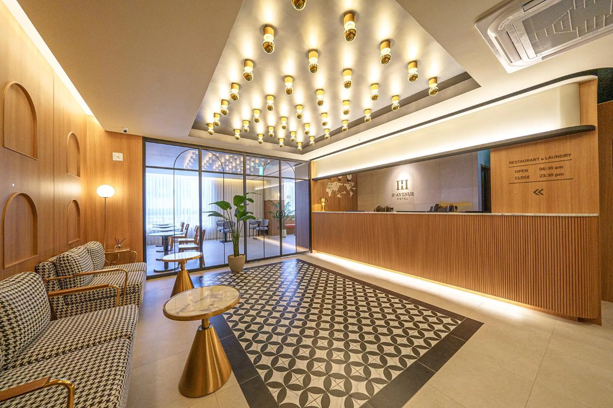 Lobby or reception in H-Avenue Hotel Geomdan New Town
