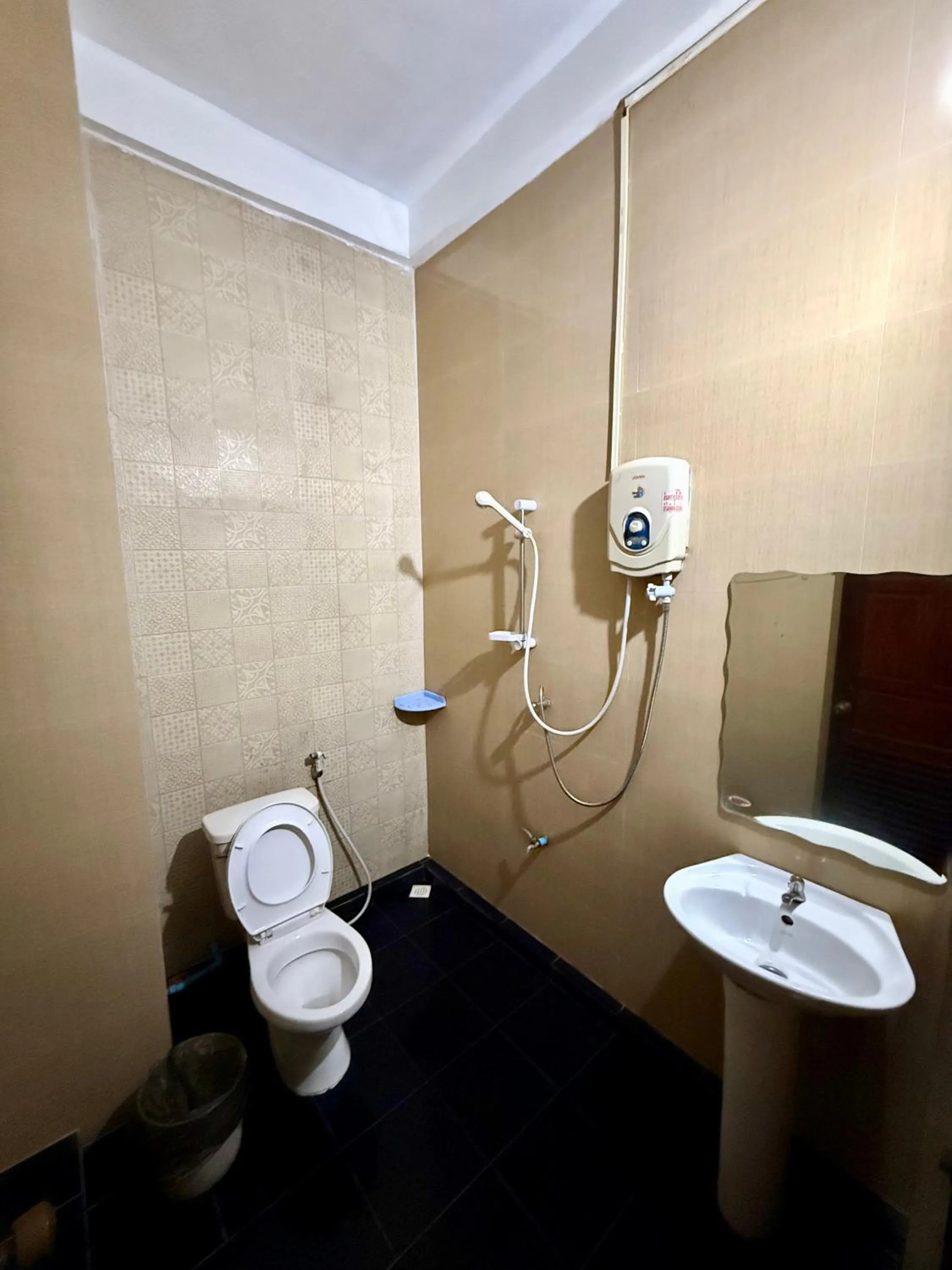 Shower in Domon Riverside Hotel