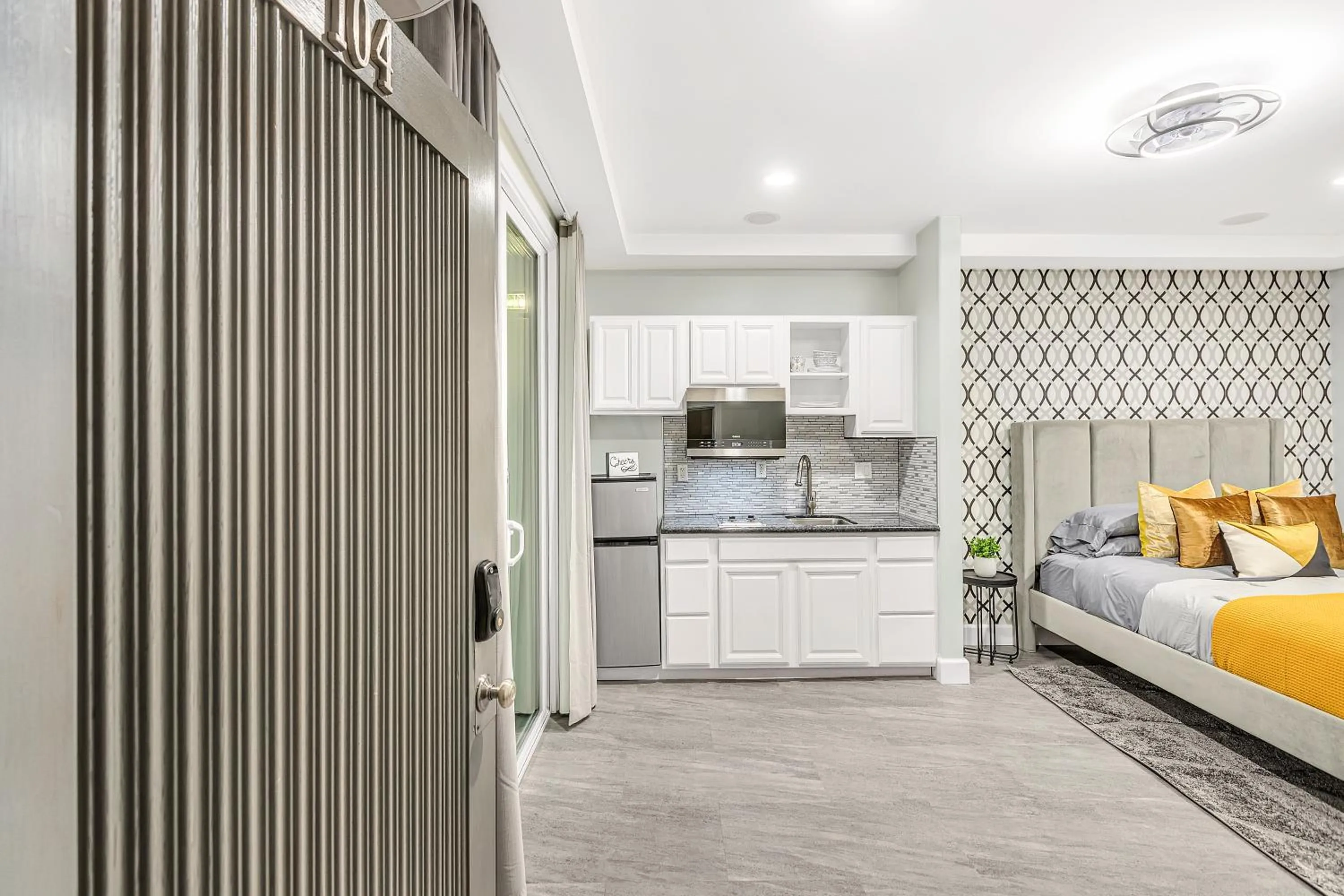 Kitchen or kitchenette, Bed in SW Beach Hotel