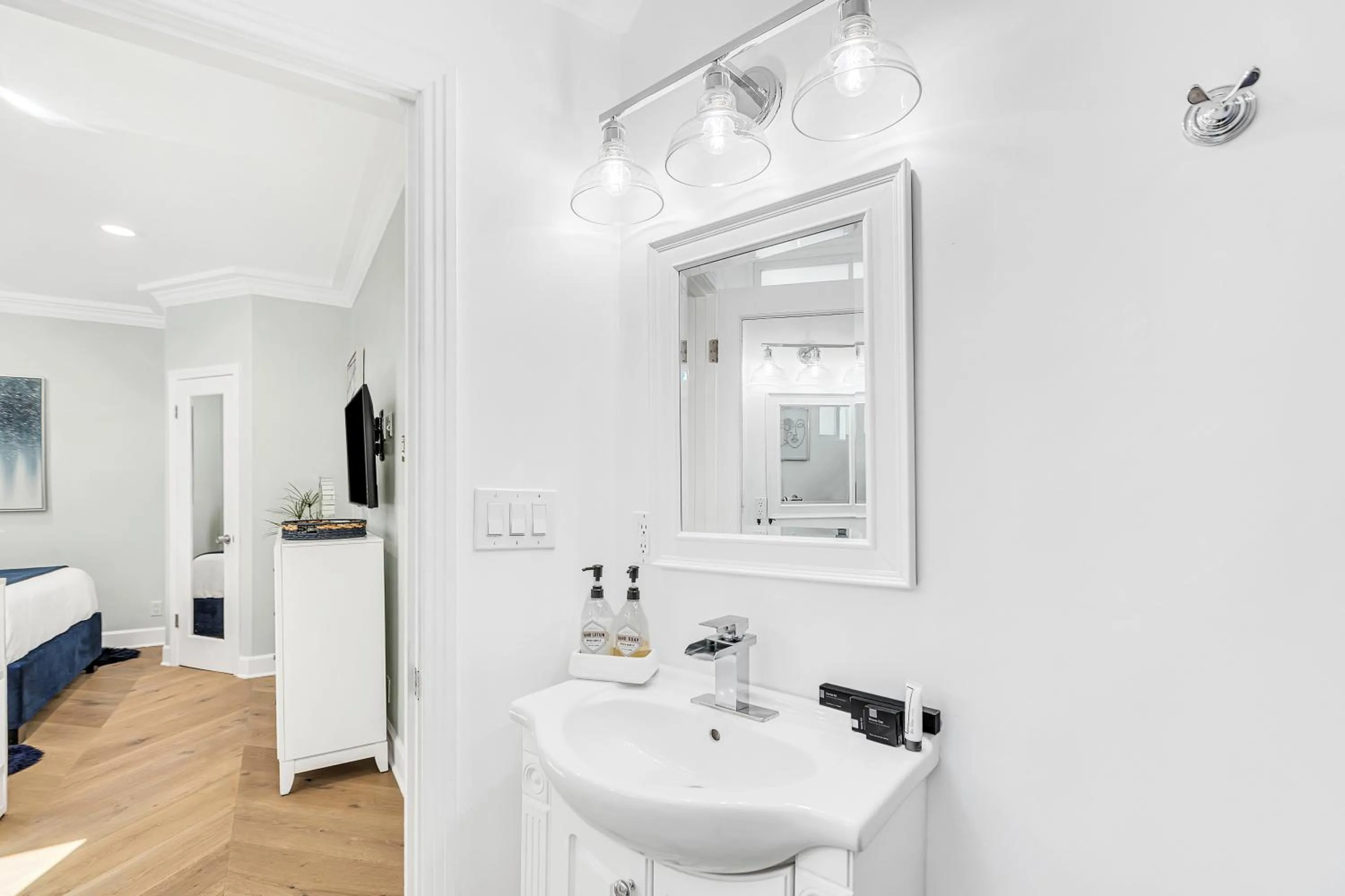 Bathroom, Bed in SW Beach Hotel