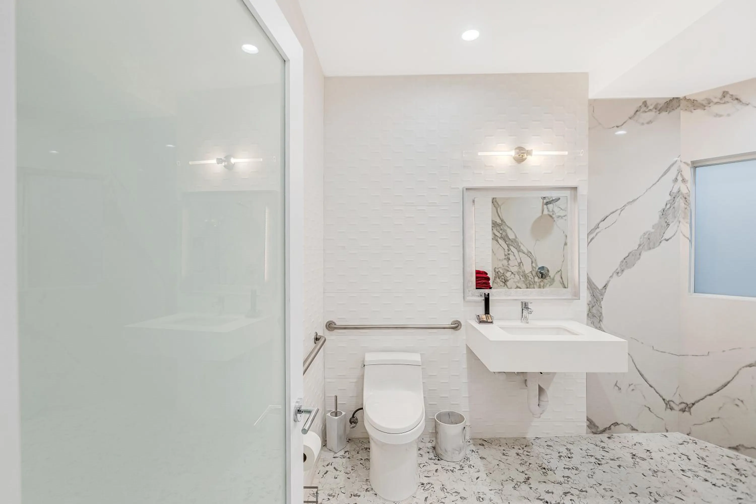 Bathroom in SW Beach Hotel