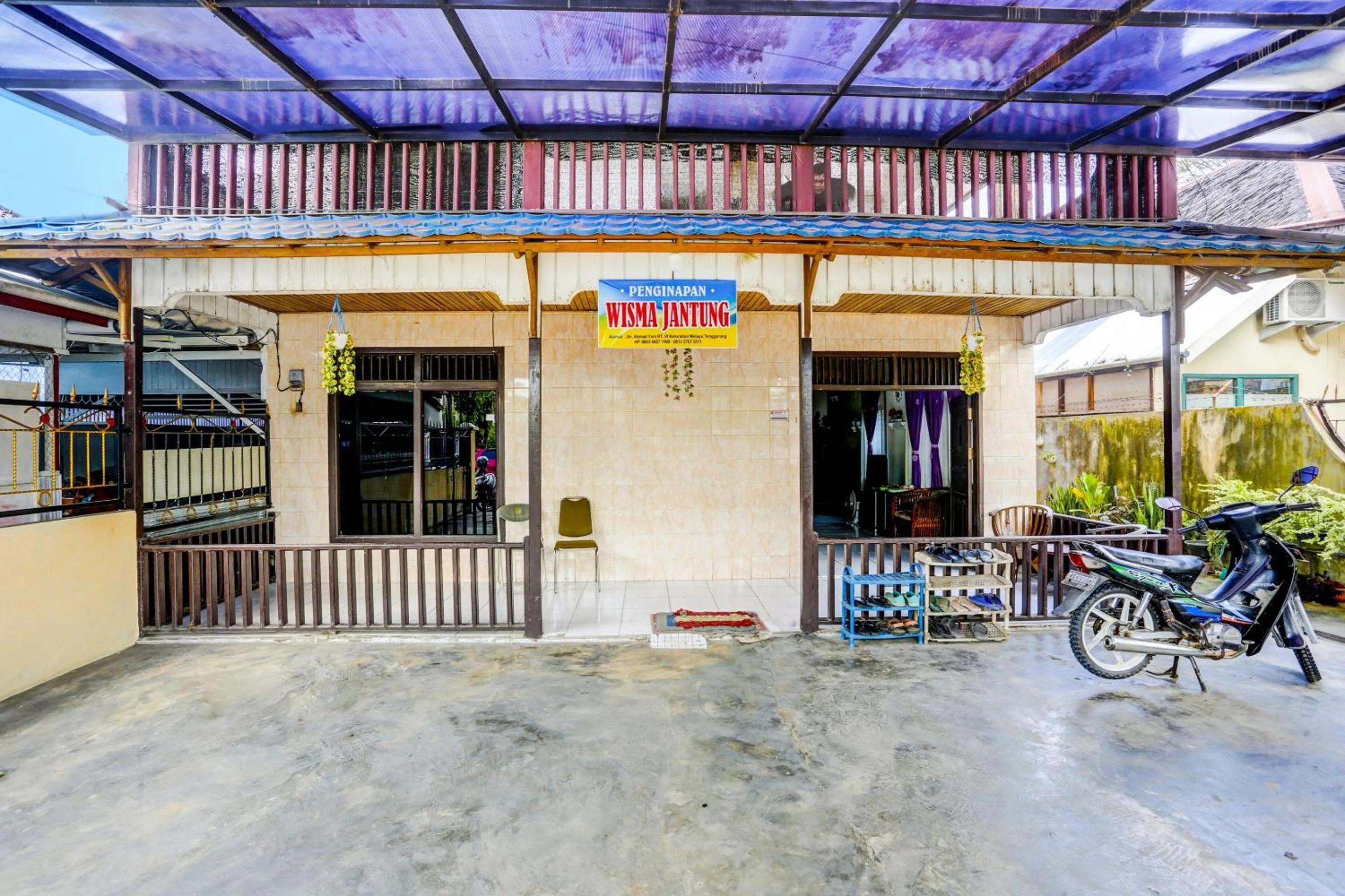 Facade/entrance in SPOT ON 92529 Penginapan Wisma Bintang Syariah Near MTs Al Ma'arif Kota Bangun