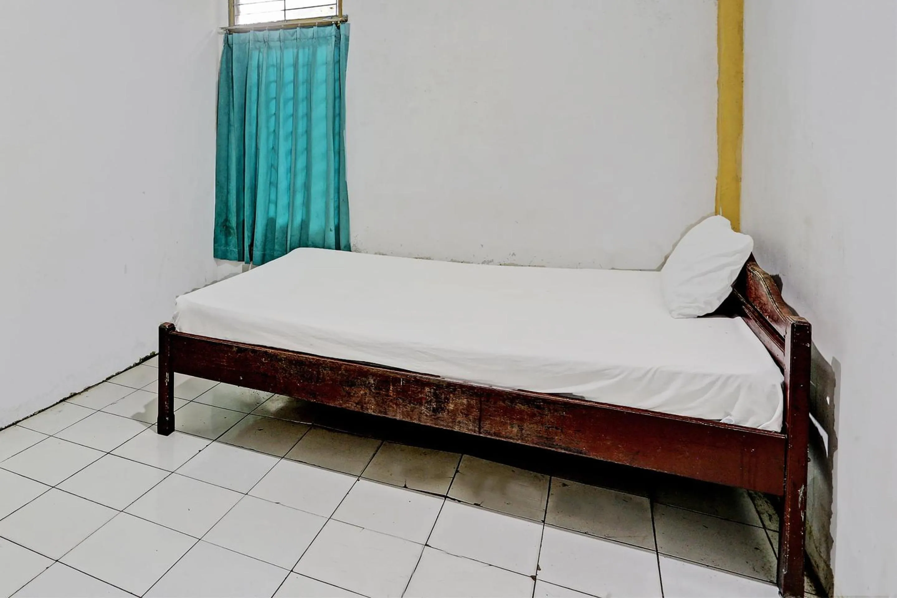 Bedroom, Bed in SPOT ON 92529 Penginapan Wisma Bintang Syariah Near MTs Al Ma'arif Kota Bangun