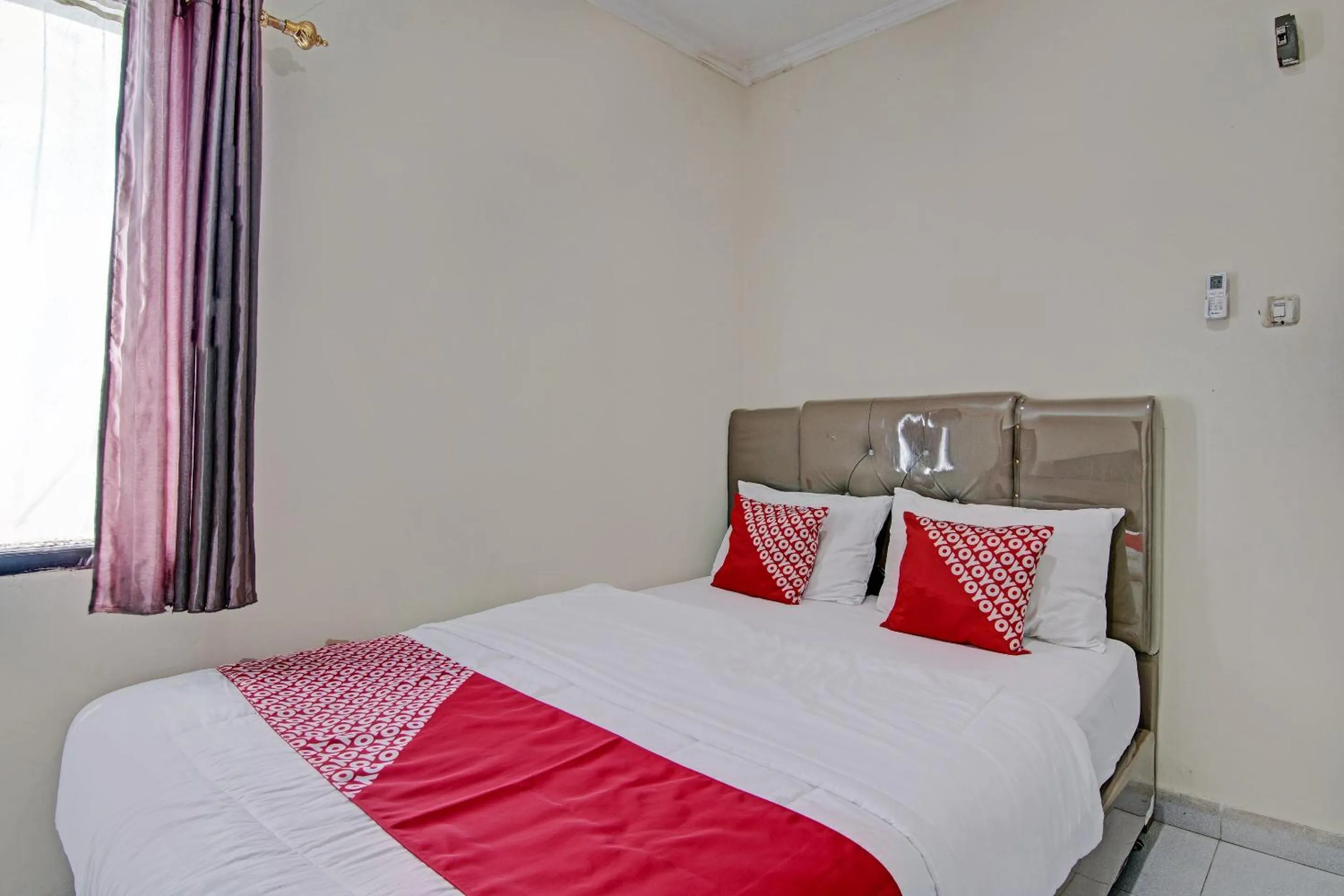 Bedroom, Bed in Hotel O Rosela House Syariah