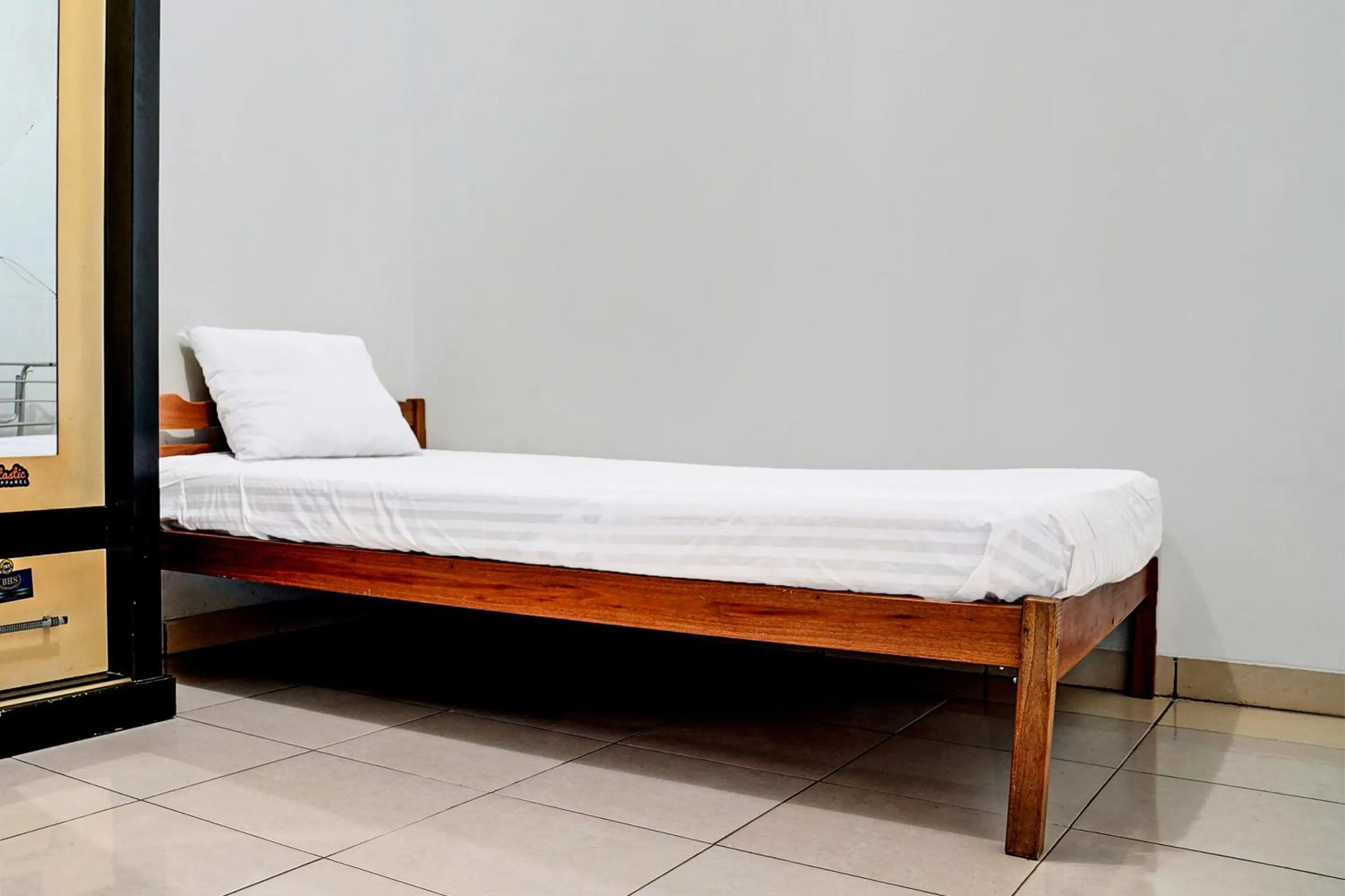 Bedroom in Hotel O Penginapan Hj Lilis Syariah