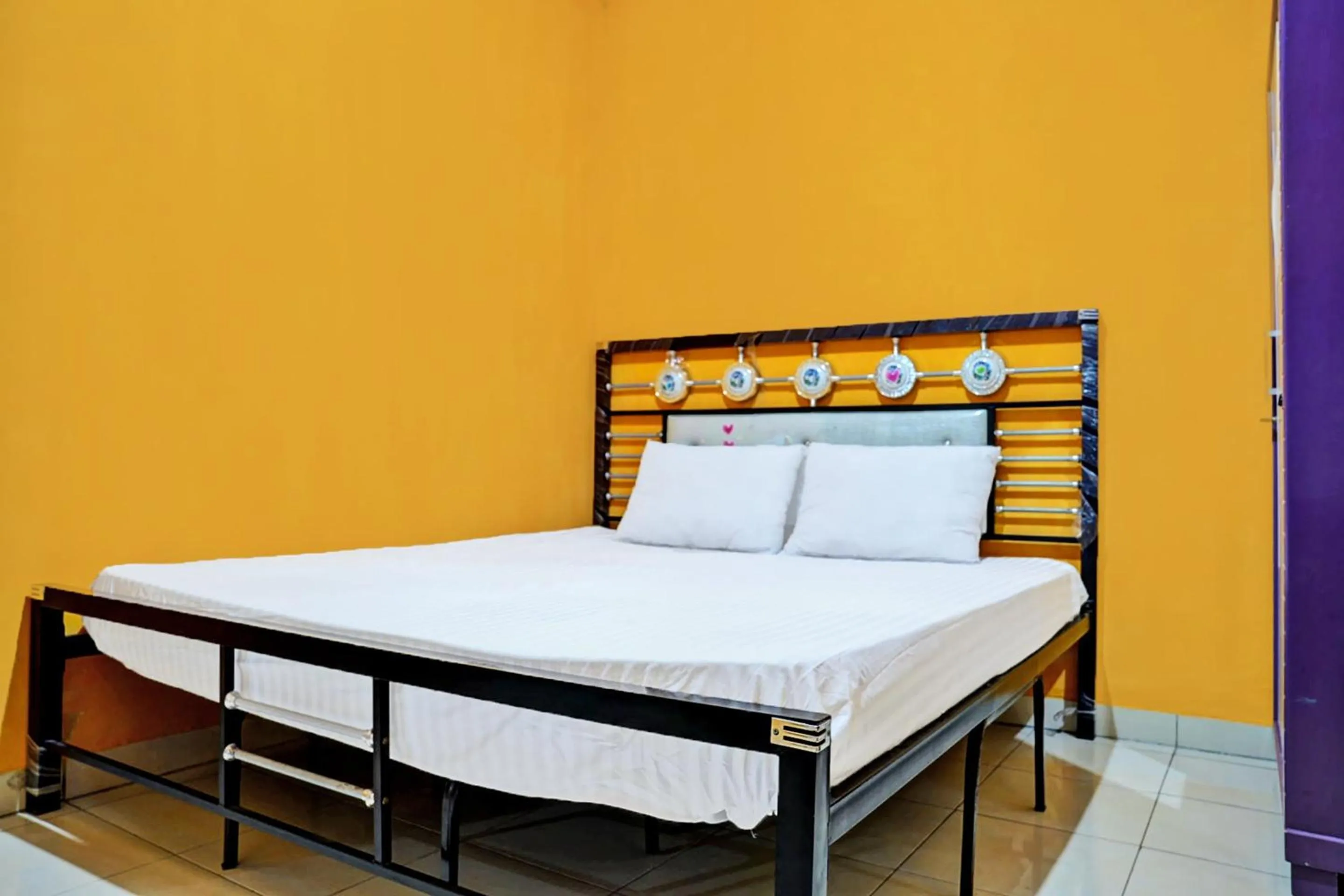 Bedroom in Hotel O Penginapan Hj Lilis Syariah