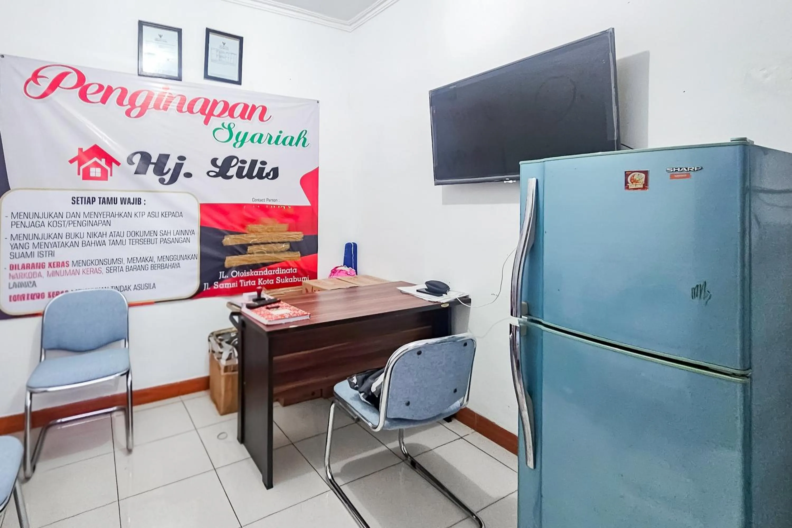 Lobby or reception in RedDoorz Syariah near Sukabumi Station