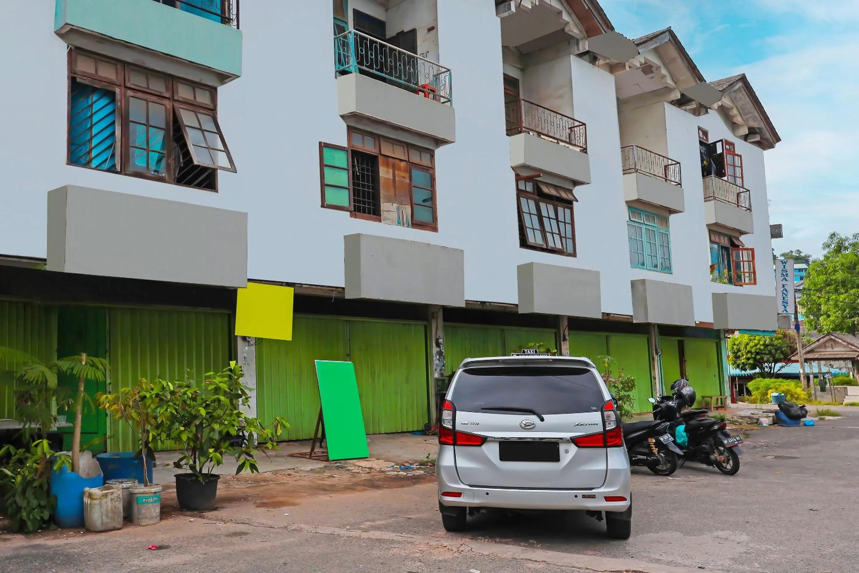Facade/entrance in Hotel O Joyoakis Homestay SyariahNearMall Nagoya Hill