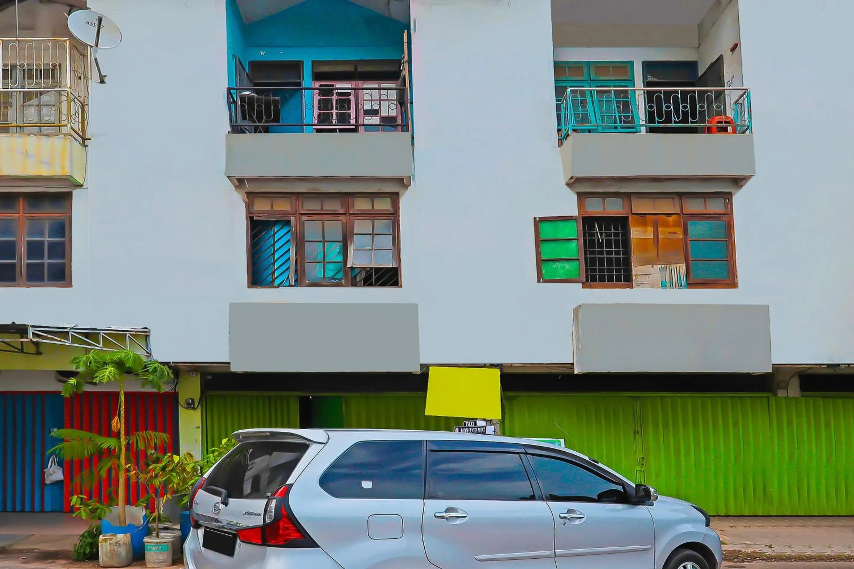 Facade/entrance in Hotel O Joyoakis Homestay SyariahNearMall Nagoya Hill