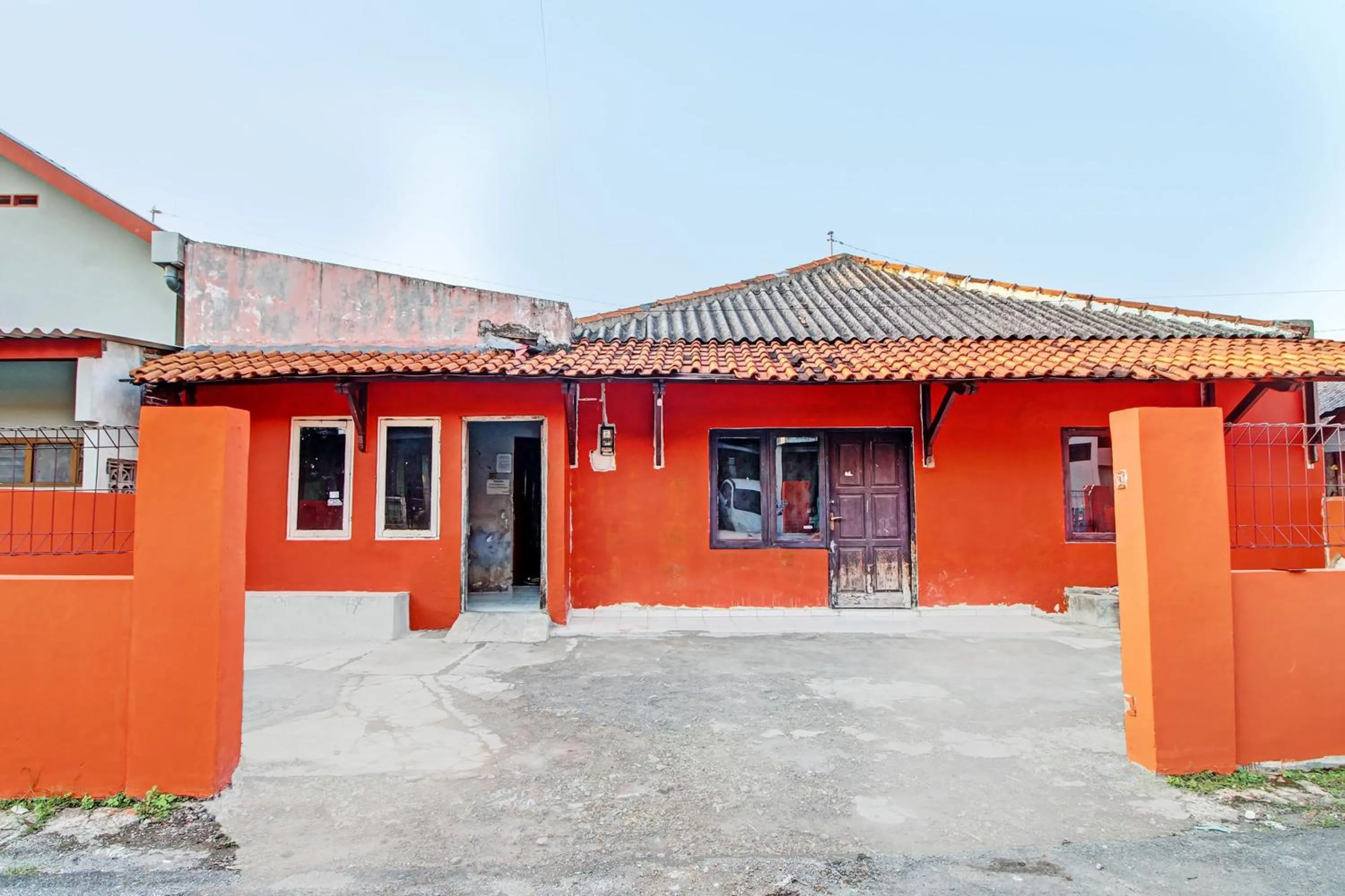Facade/entrance in Hotel O Luqman Kostel Syariah