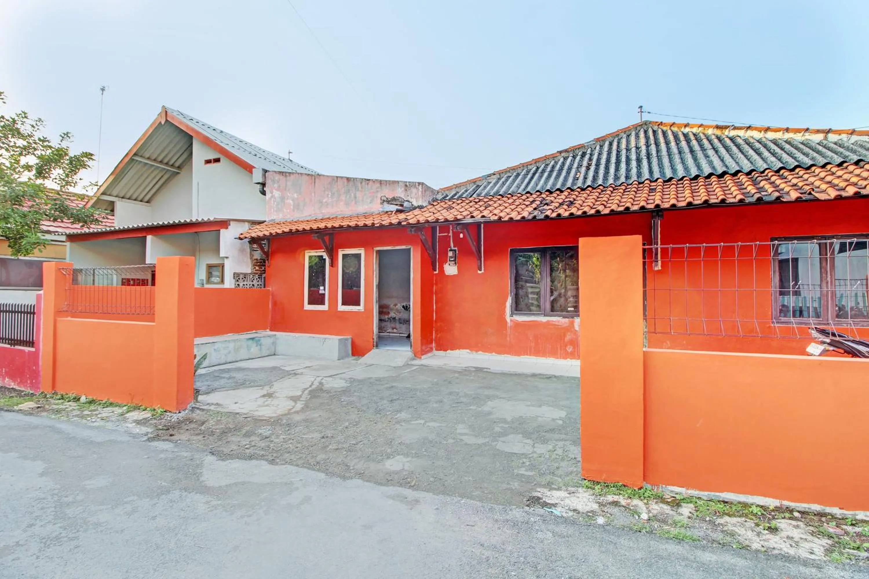 Facade/entrance in Hotel O Luqman Kostel Syariah