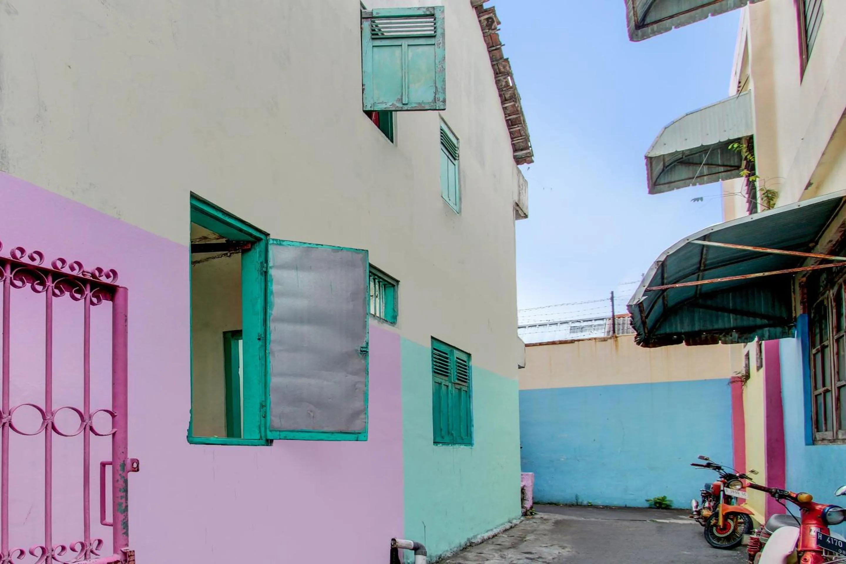 Facade/entrance in Hotel O Karomah Kostel Syariah