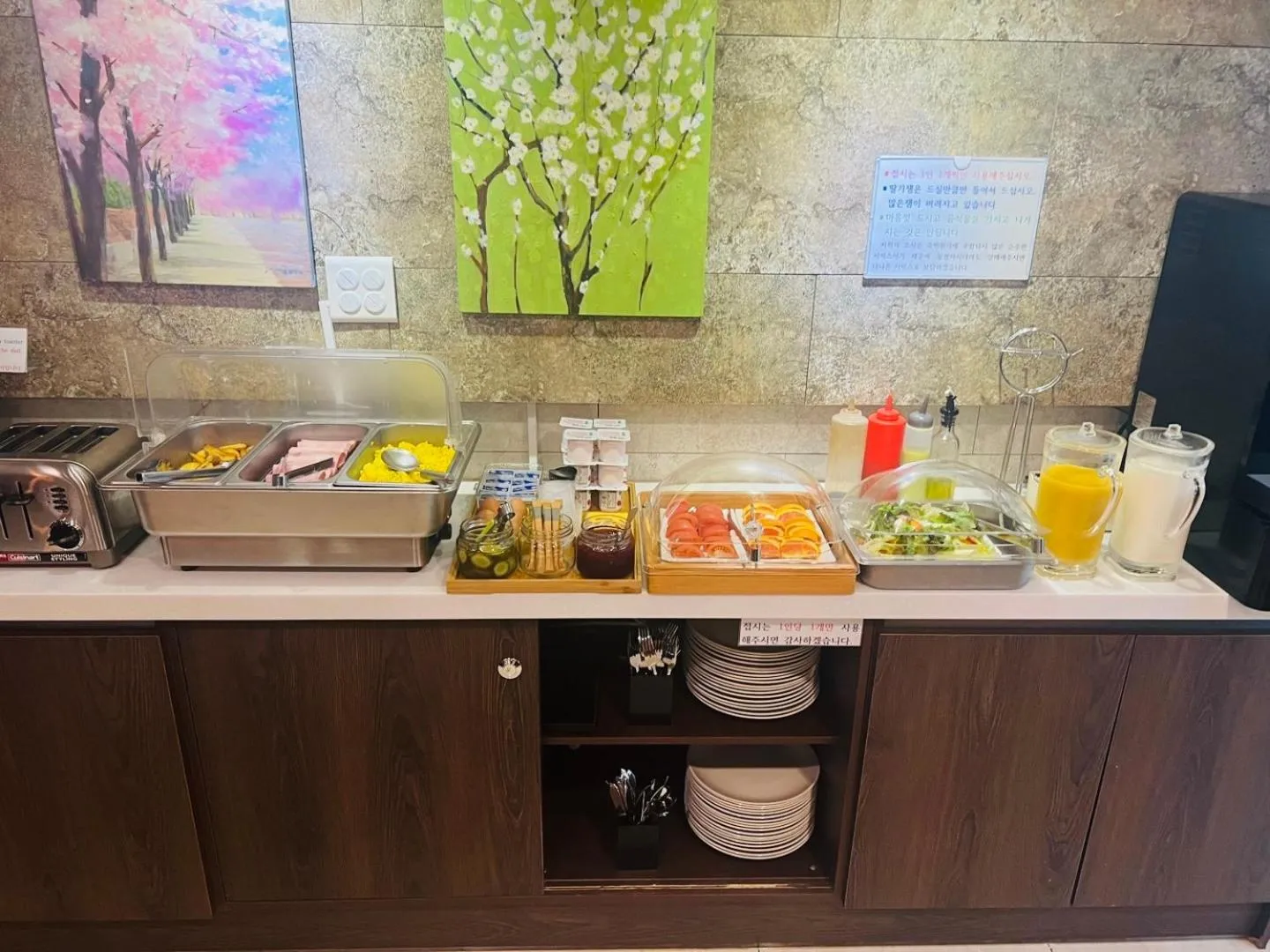 Breakfast in Sugar Hotel