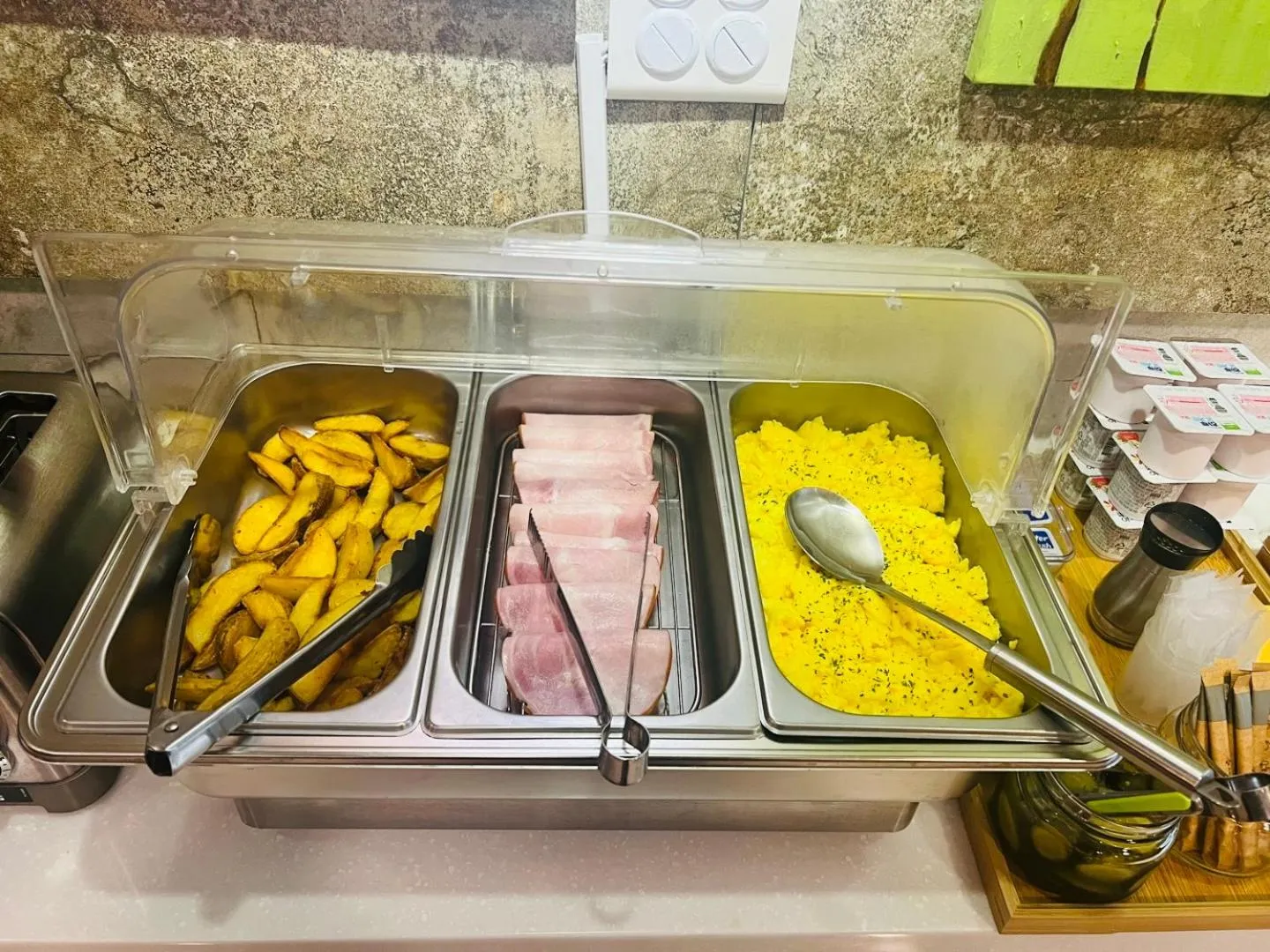 Breakfast in Sugar Hotel