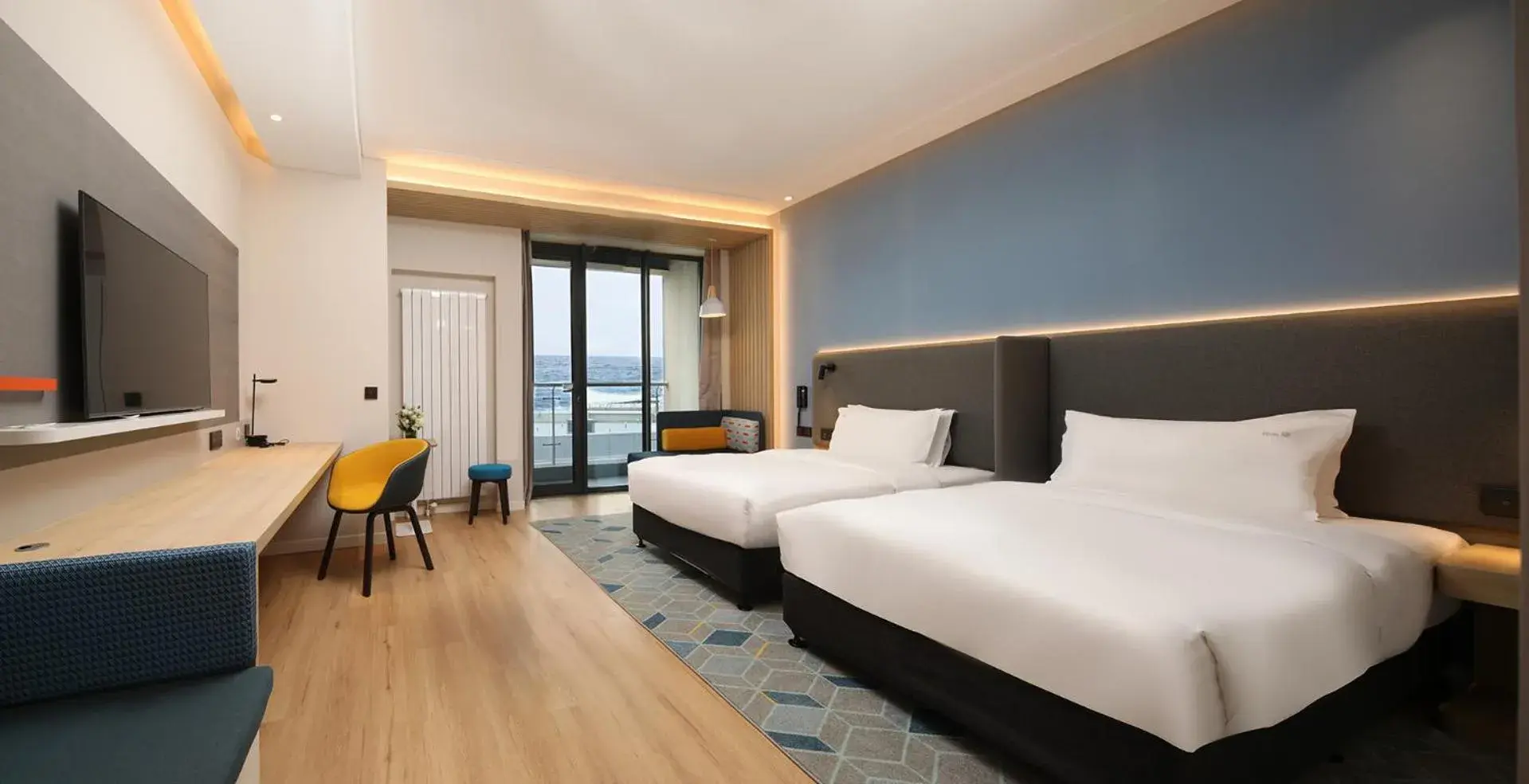 Double Room with Mobility Accessible Roll In Shower in Holiday Inn Express Dalian Golden Pebble Beach by IHG Double Room with Mobility Accessible Roll In Shower in Holiday Inn Express Dalian Golden Pebble Beach by IHG