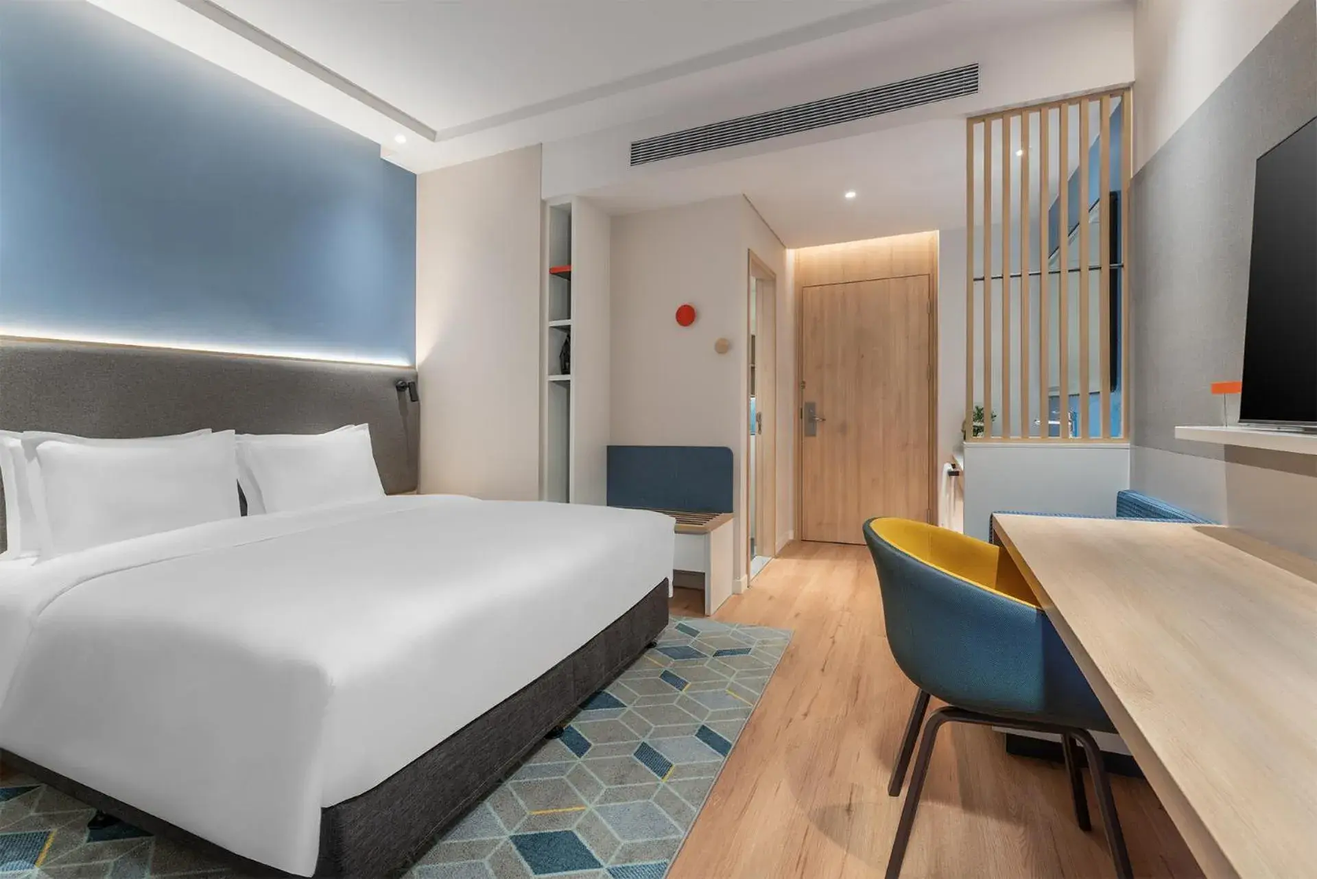 Standard King Room in Holiday Inn Express Dalian Golden Pebble Beach by IHG Standard King Room in Holiday Inn Express Dalian Golden Pebble Beach by IHG