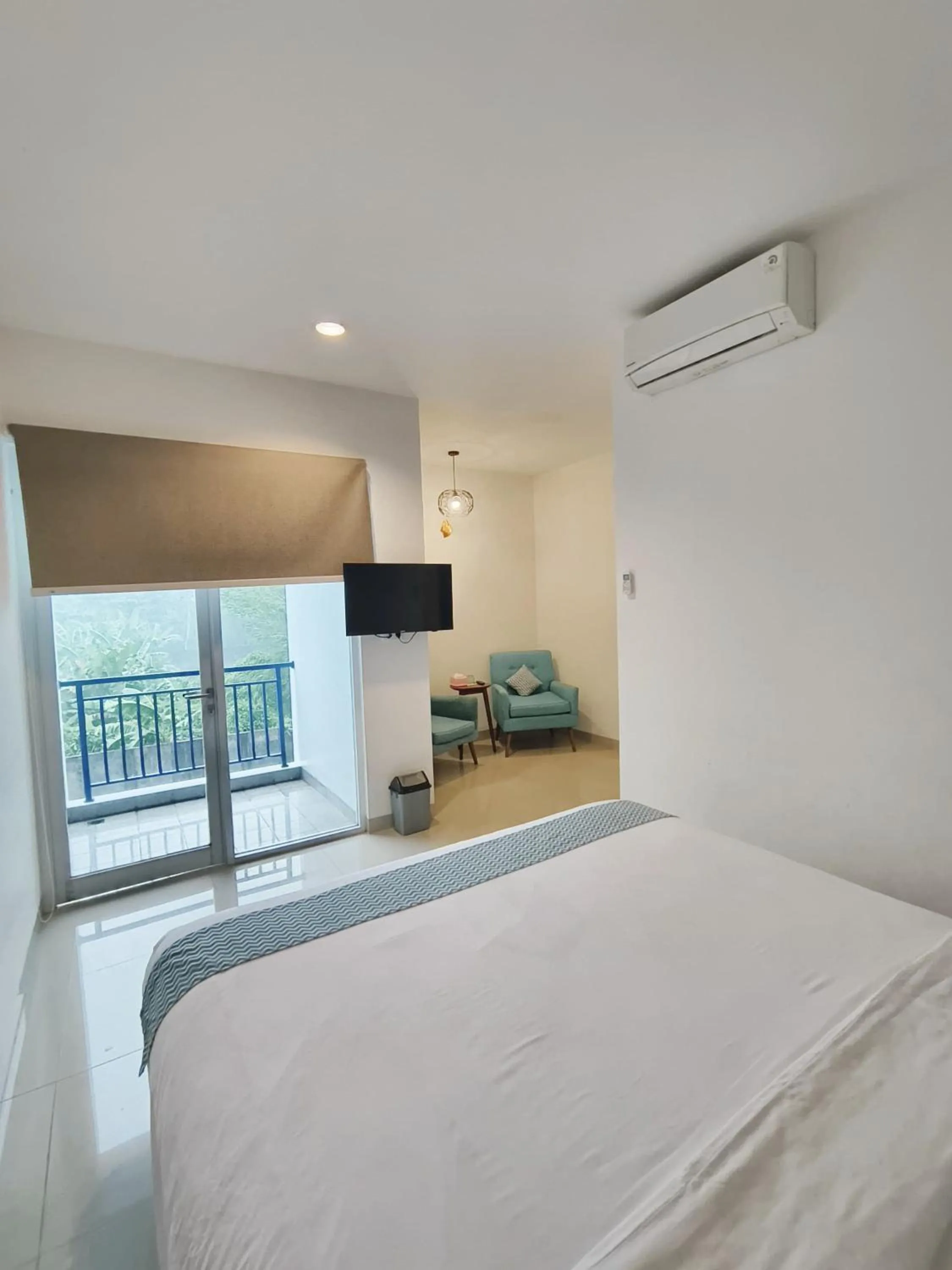 Photo of the whole room, Bed in The Holiday Guest House