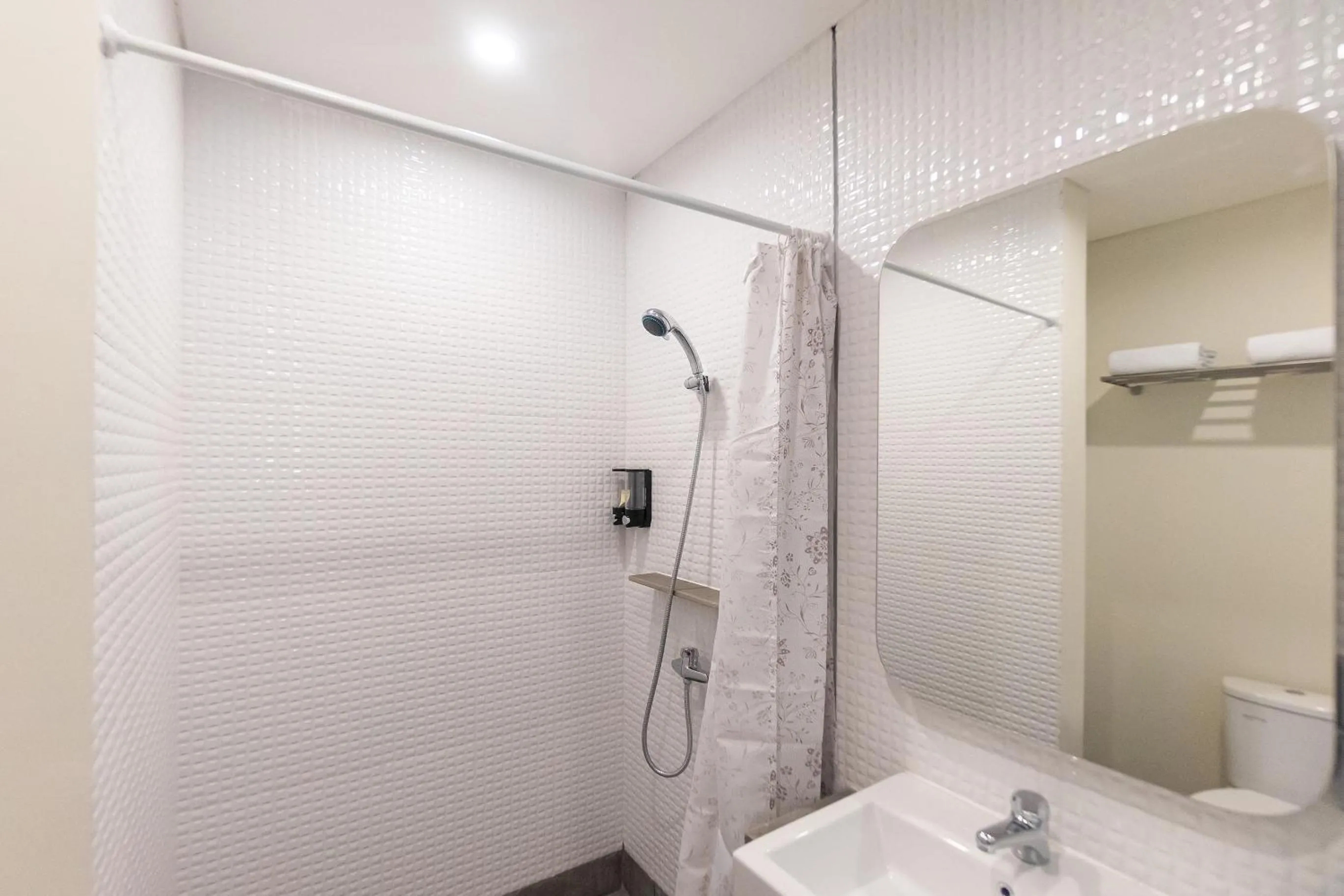 Shower in Sarang Comfort