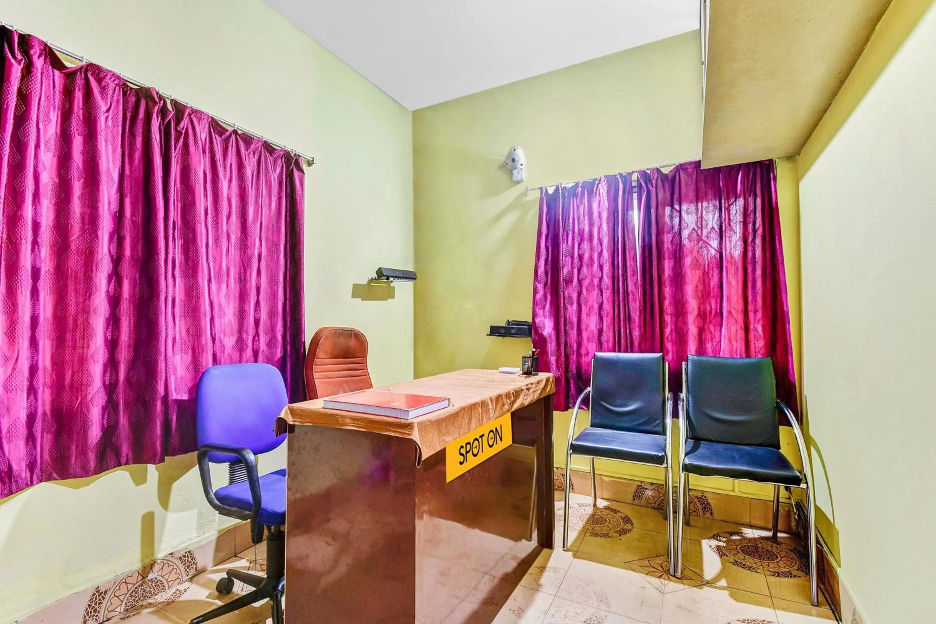 Lobby or reception in SPOT ON Trishakti Guest House