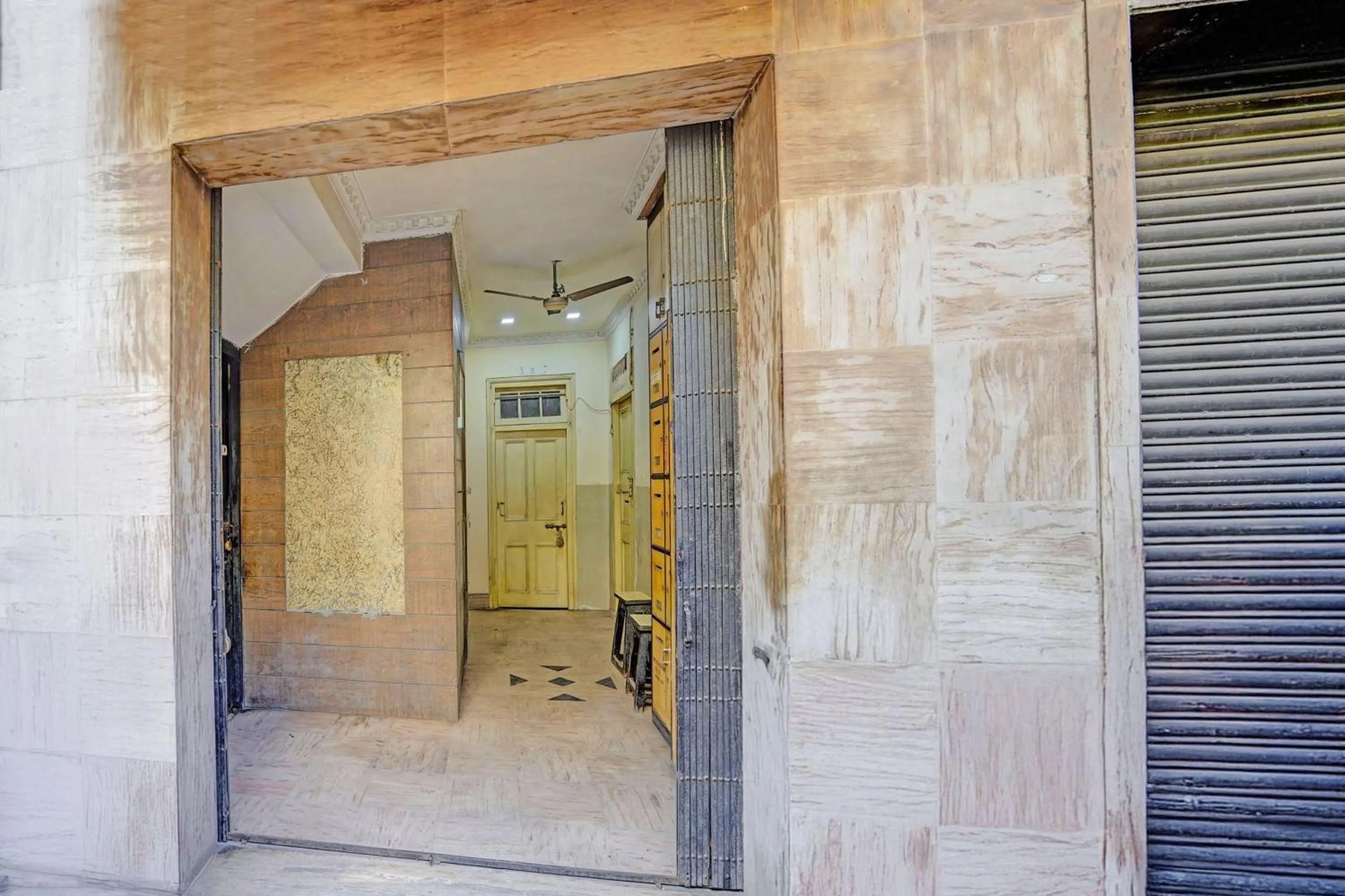 Facade/entrance in Collection O Dalhousie Square Kolkata Formerly G.N Palace