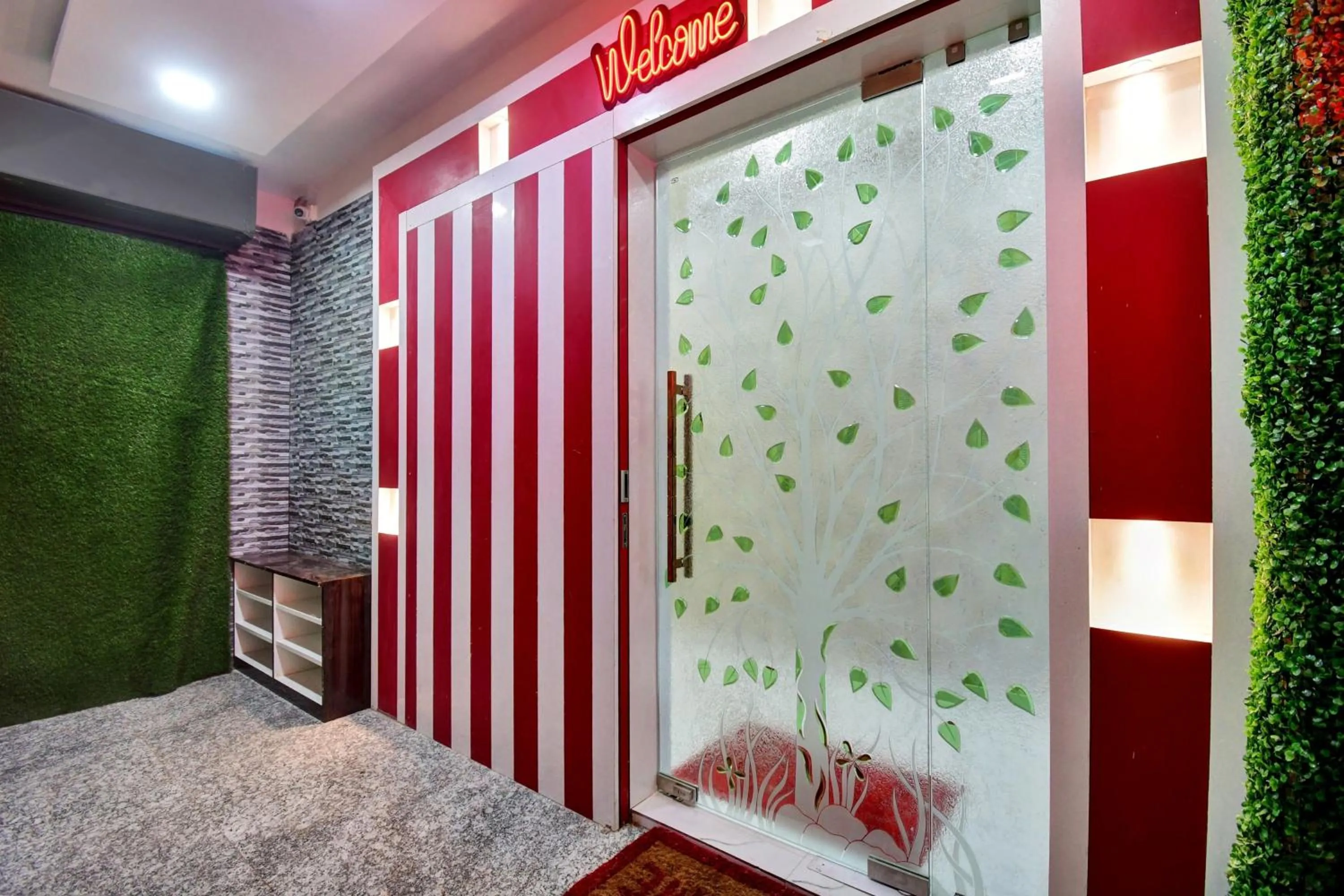 Facade/entrance in Collection O Dalhousie Square Kolkata Formerly G.N Palace