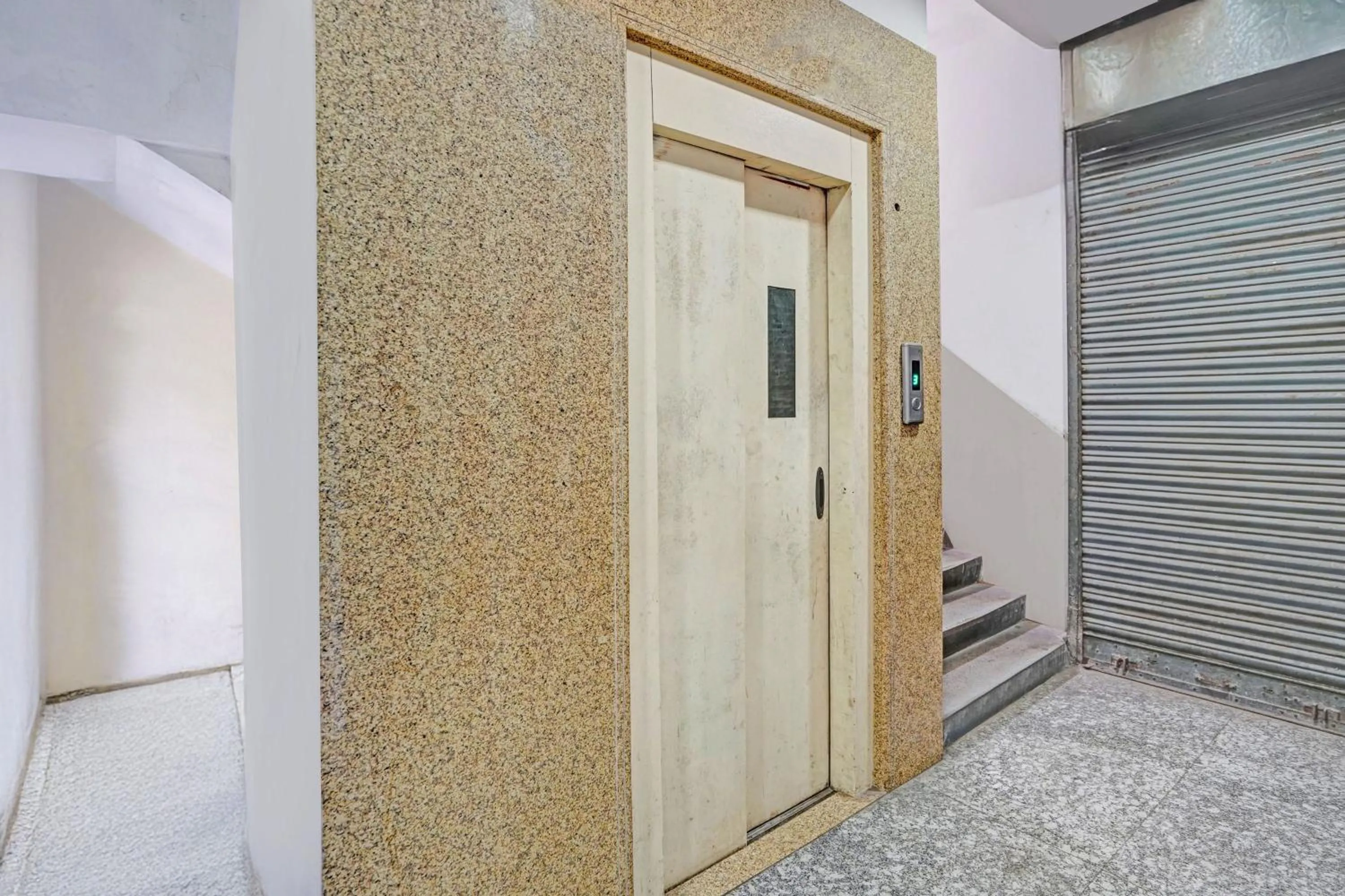 Lobby or reception in Collection O Dalhousie Square Kolkata Formerly G.N Palace