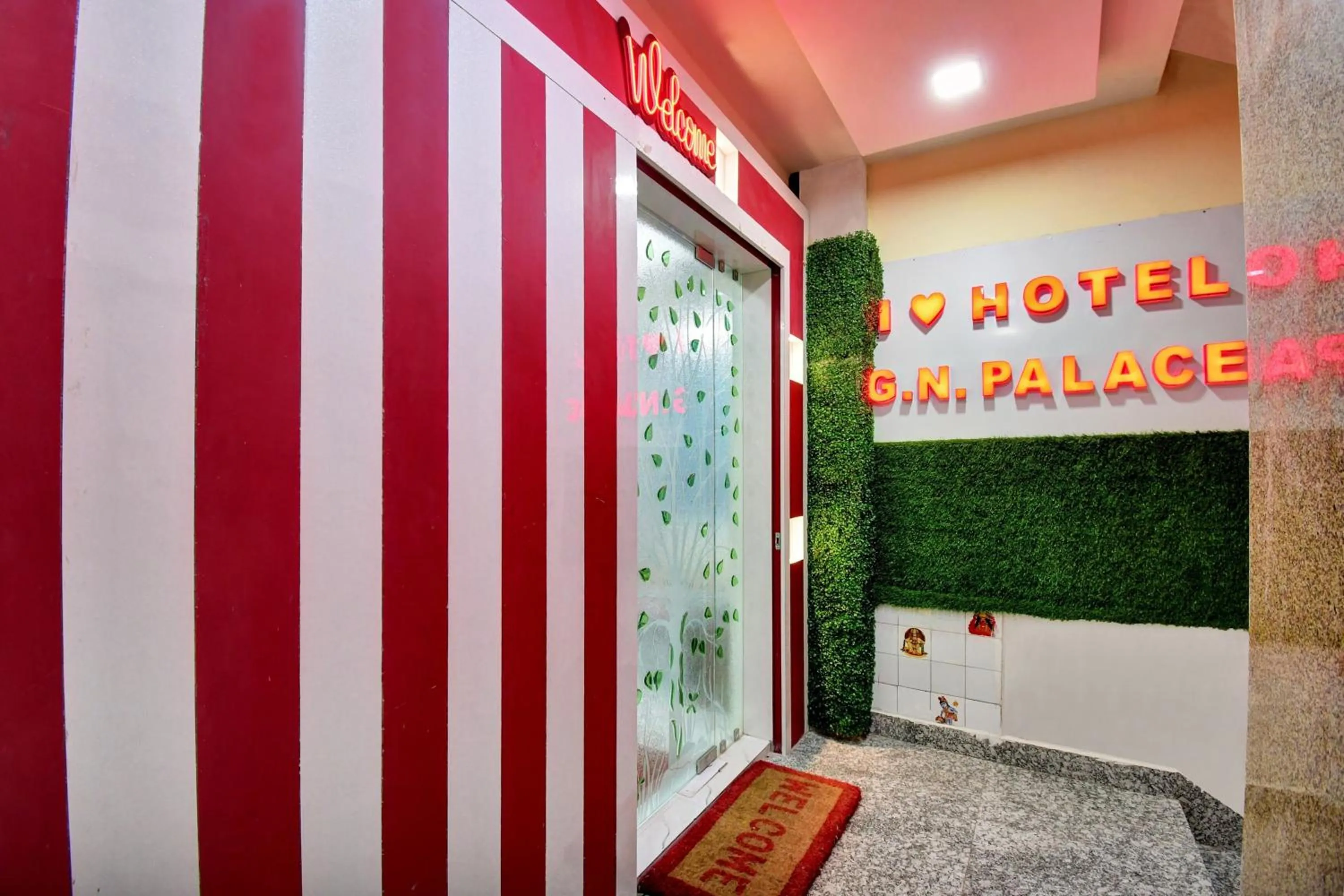 Facade/entrance in Collection O Dalhousie Square Kolkata Formerly G.N Palace