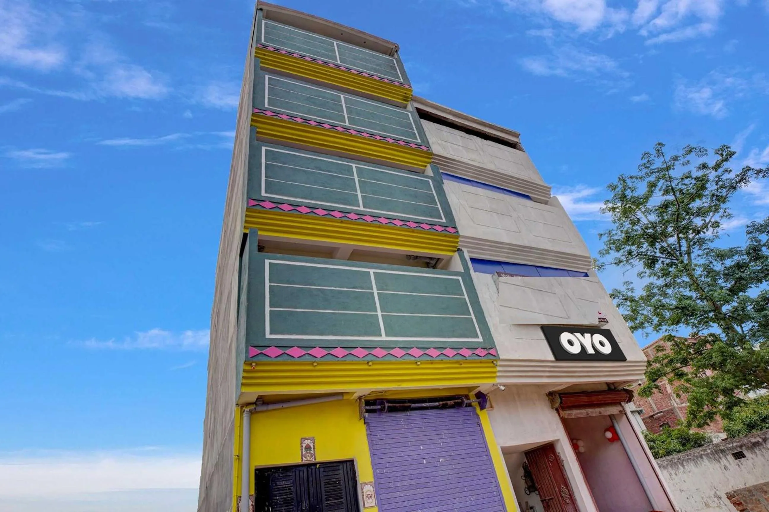 Facade/entrance in Hotel O by OYO Shravi