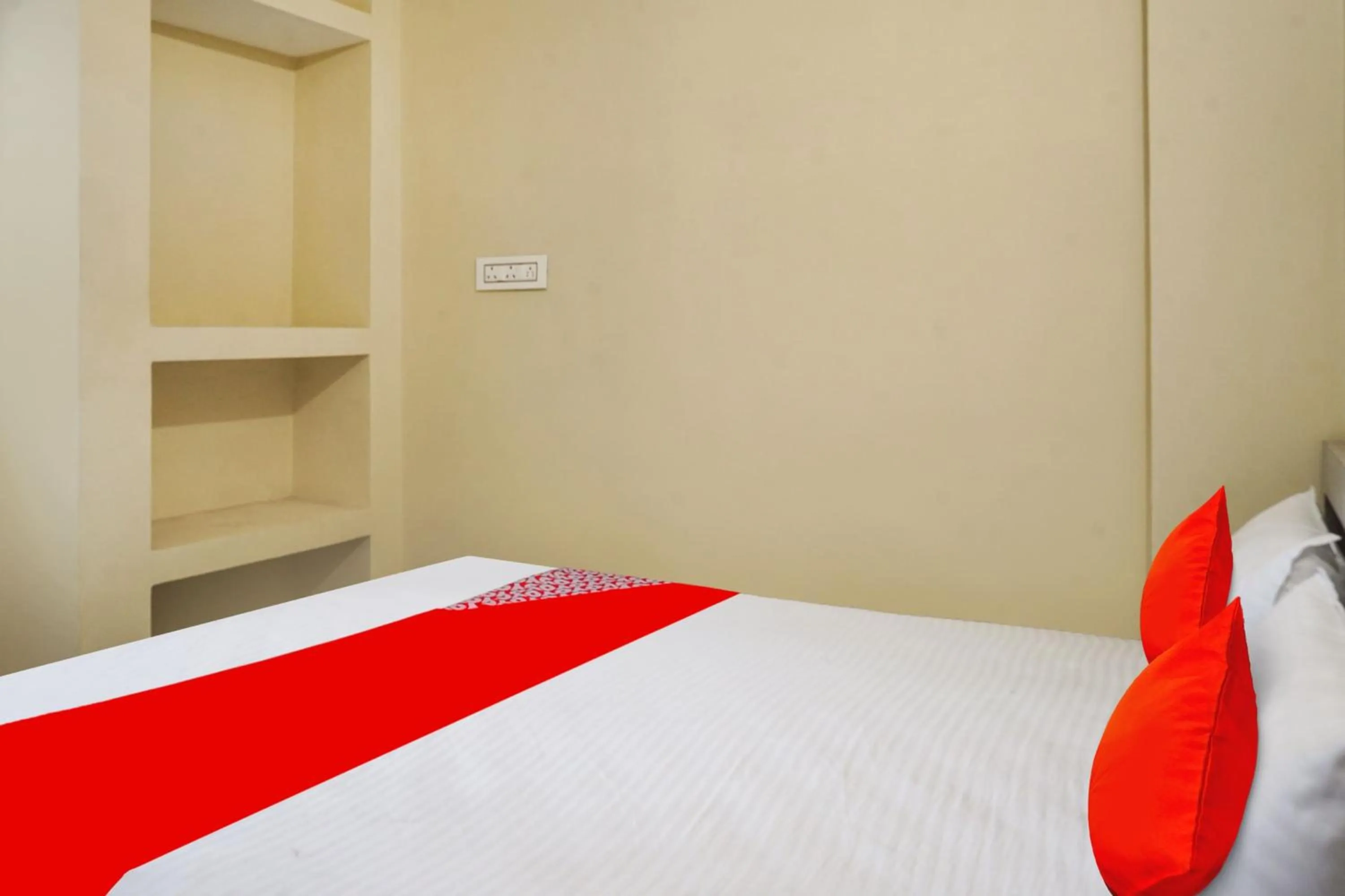 Bedroom, Bed in Hotel O Kashyap Inn