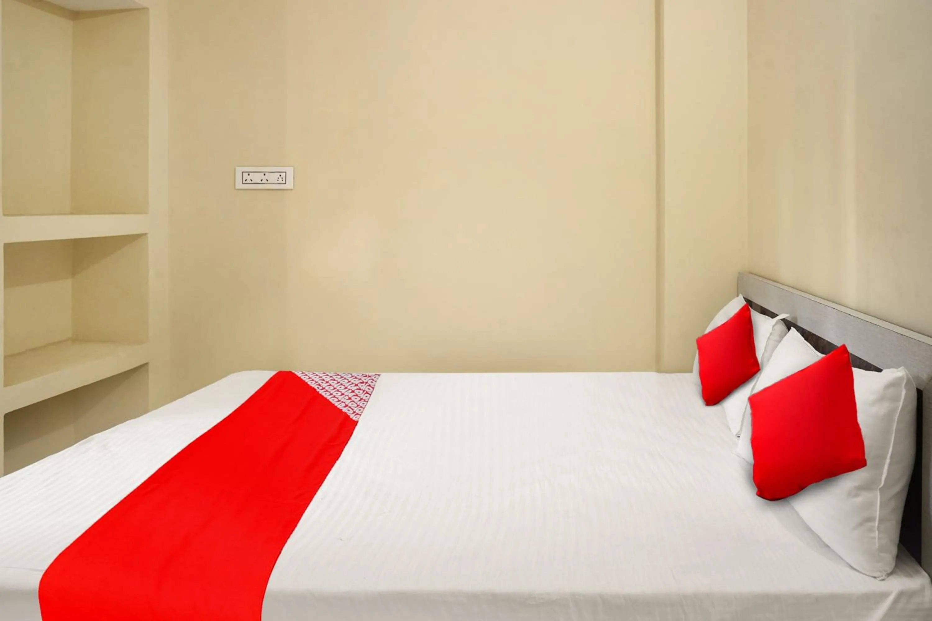 Bedroom, Bed in Hotel O Kashyap Inn