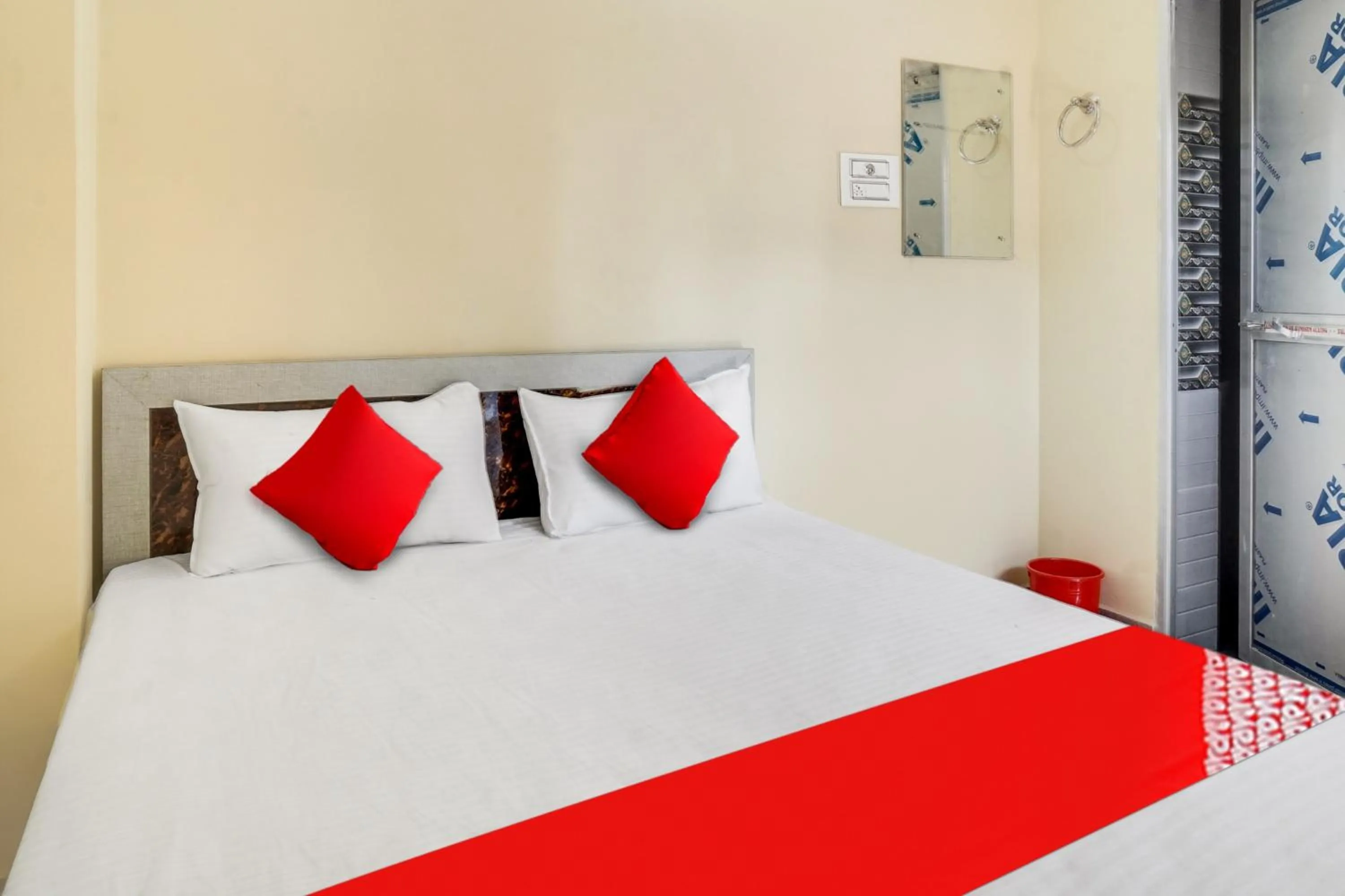 Bedroom, Bed in Hotel O Kashyap Inn